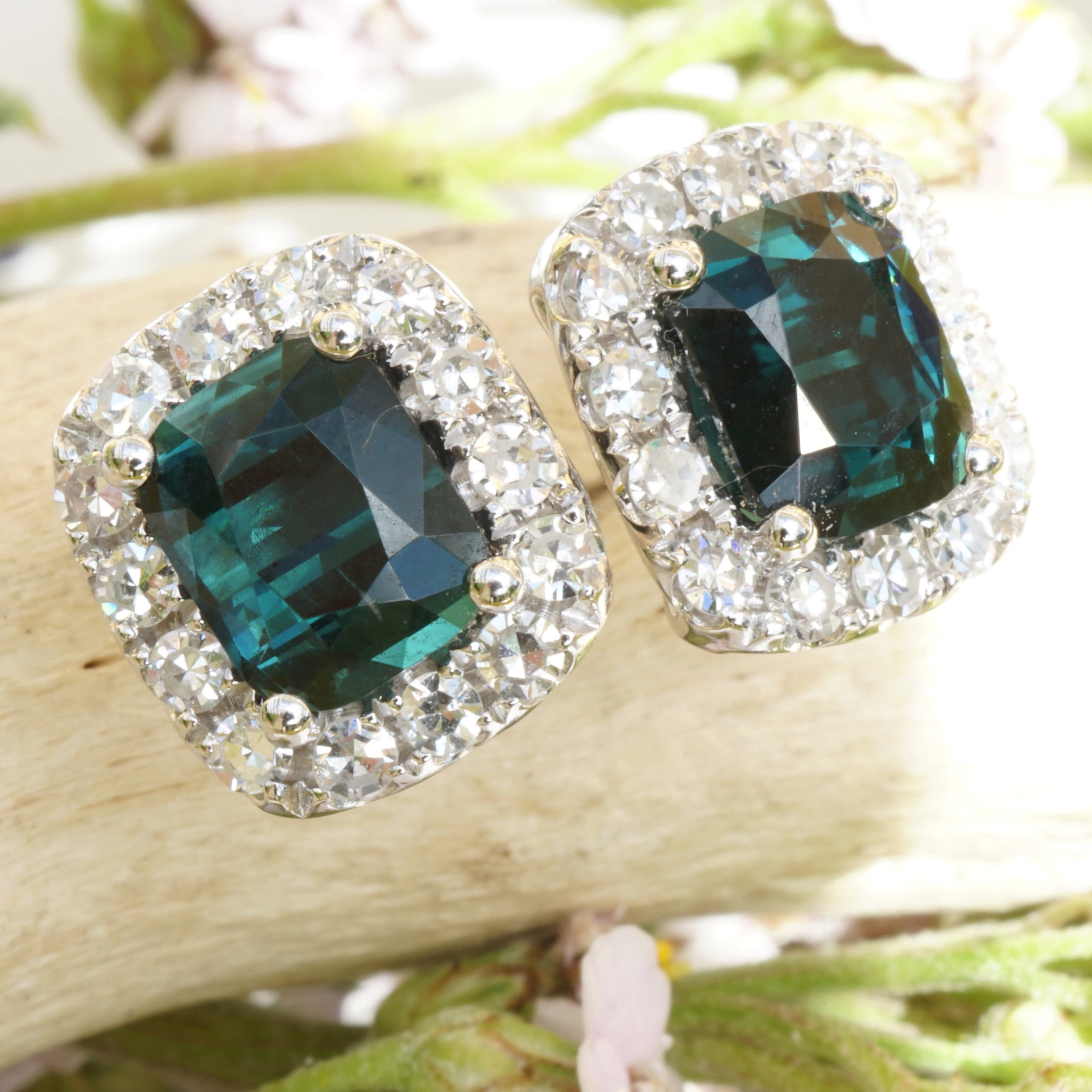 Tourmaline Brilliant Ear Studs AAA 18 kt Gold
