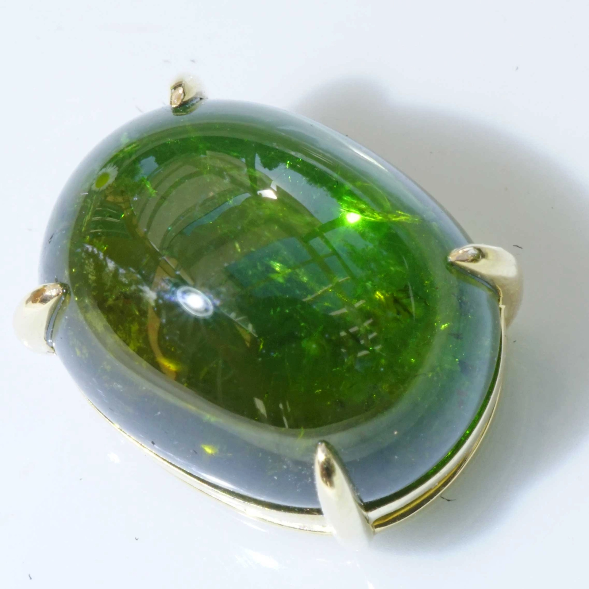 Turmalin Pendant with incredible luminosity 18 kt Yellow Gold green Power