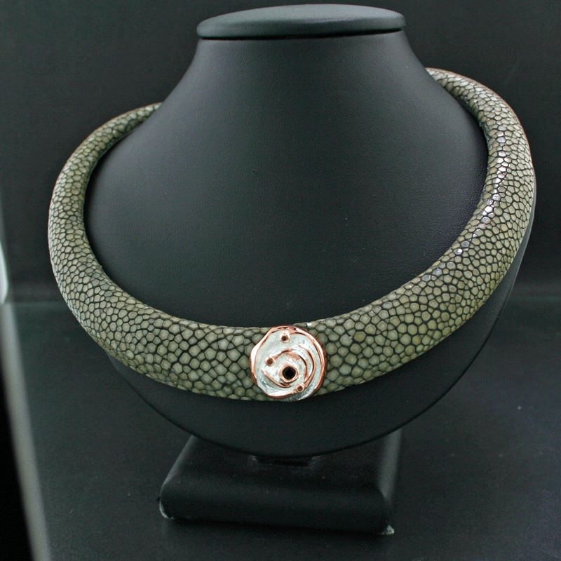 Granat-Rochenleder-Armreif, 925/-Silber