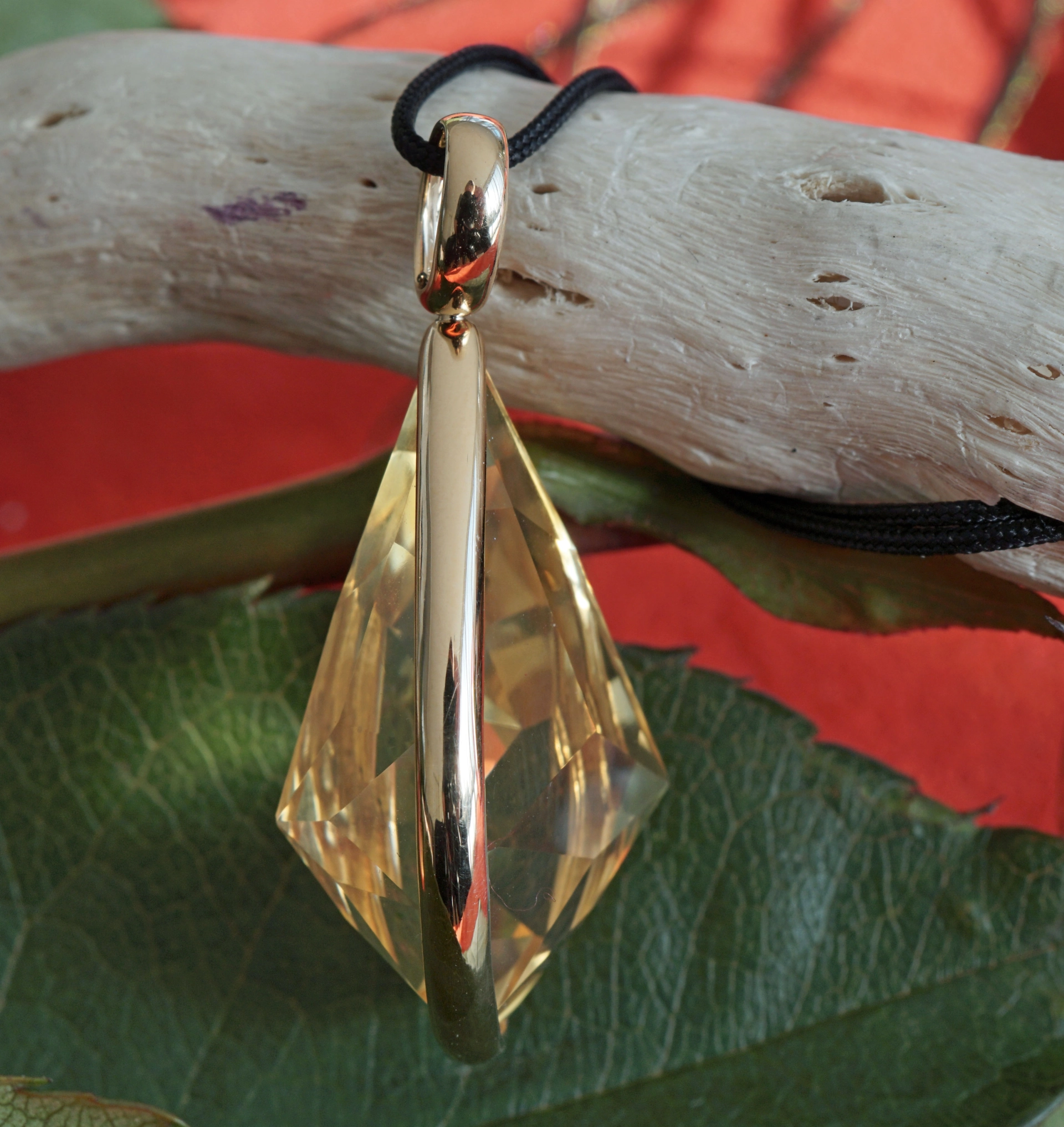 Pendant Citrine 32 ct 750 gold 40x18 mm Set on both Sides