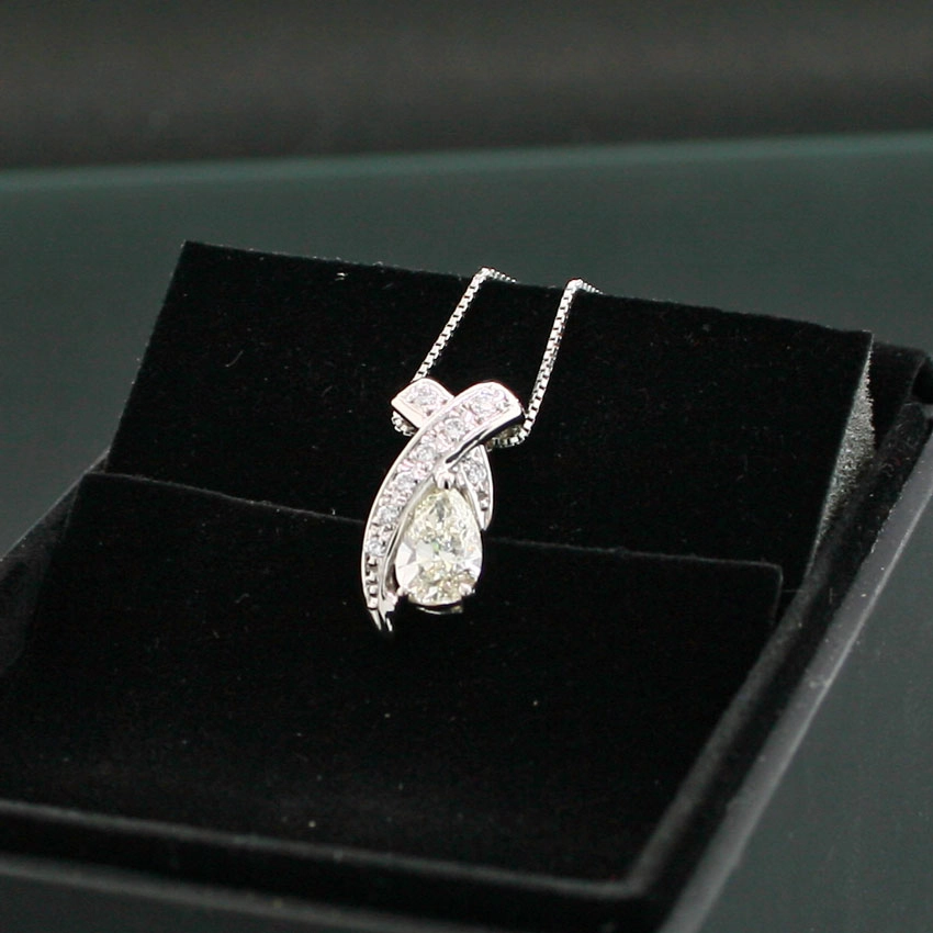 Brillant-Anhänger in 900/-Platin, Kette in 850/-Platin