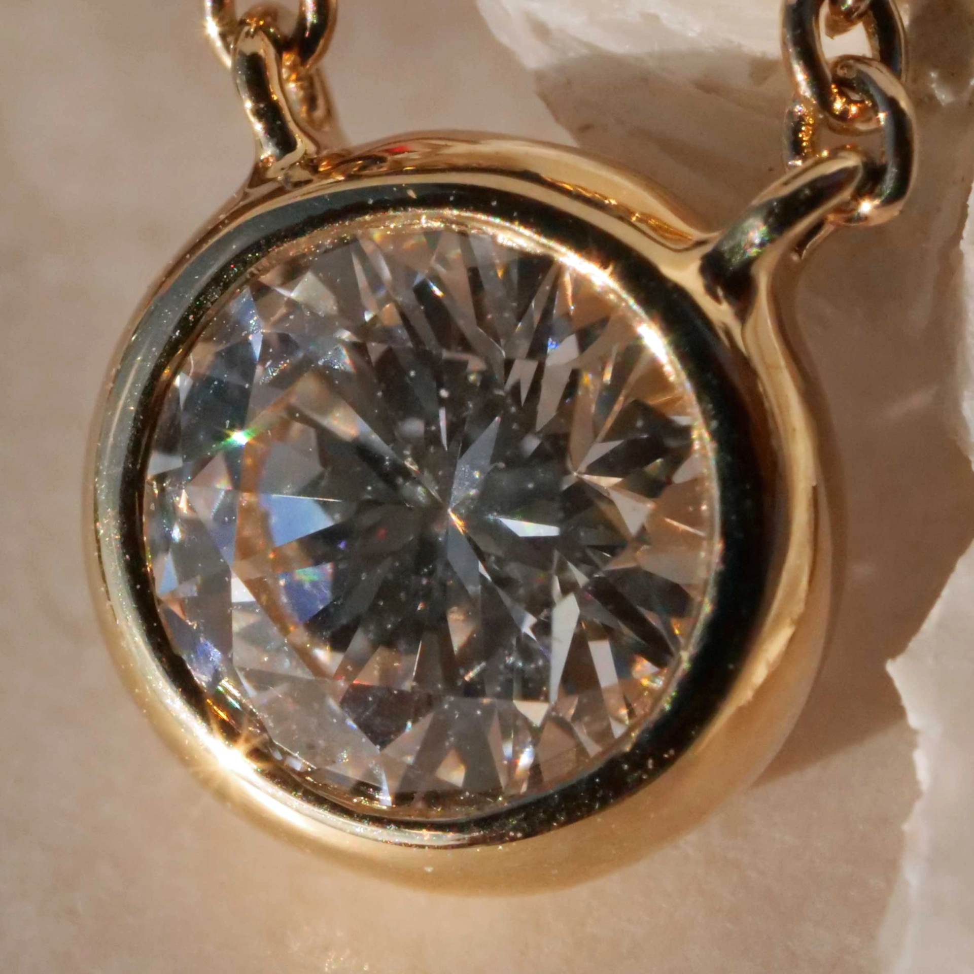 Brilliant Necklace 0.50 ct E (very fine white) / SI1 (small inclusions) with GIA report 18 kt Gold