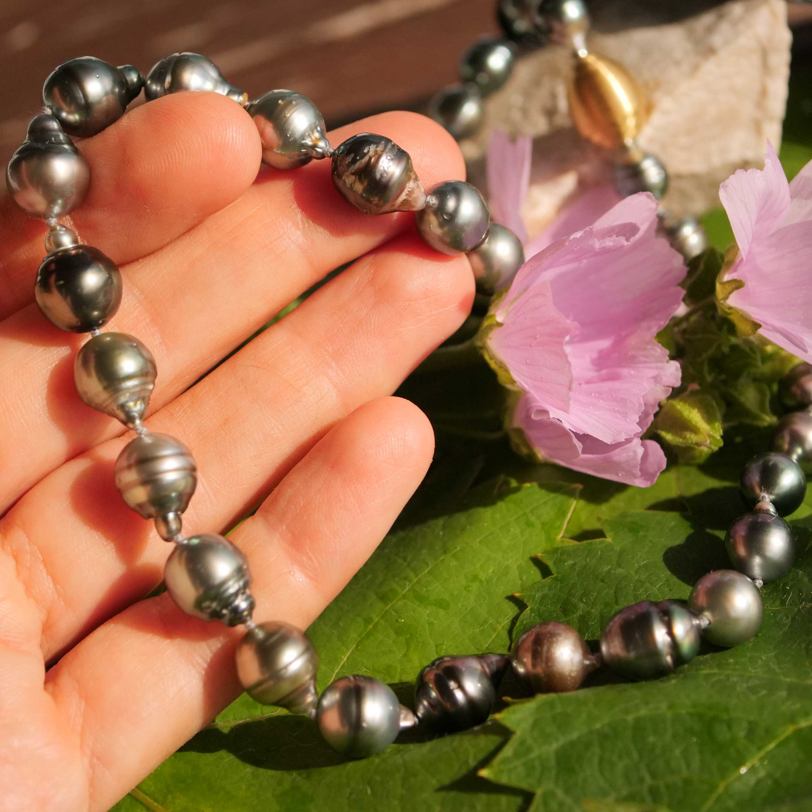 Tahitian cultured pearl necklace 8-11 mm baroque beautiful quality with intense lustre untreated 48 cm long