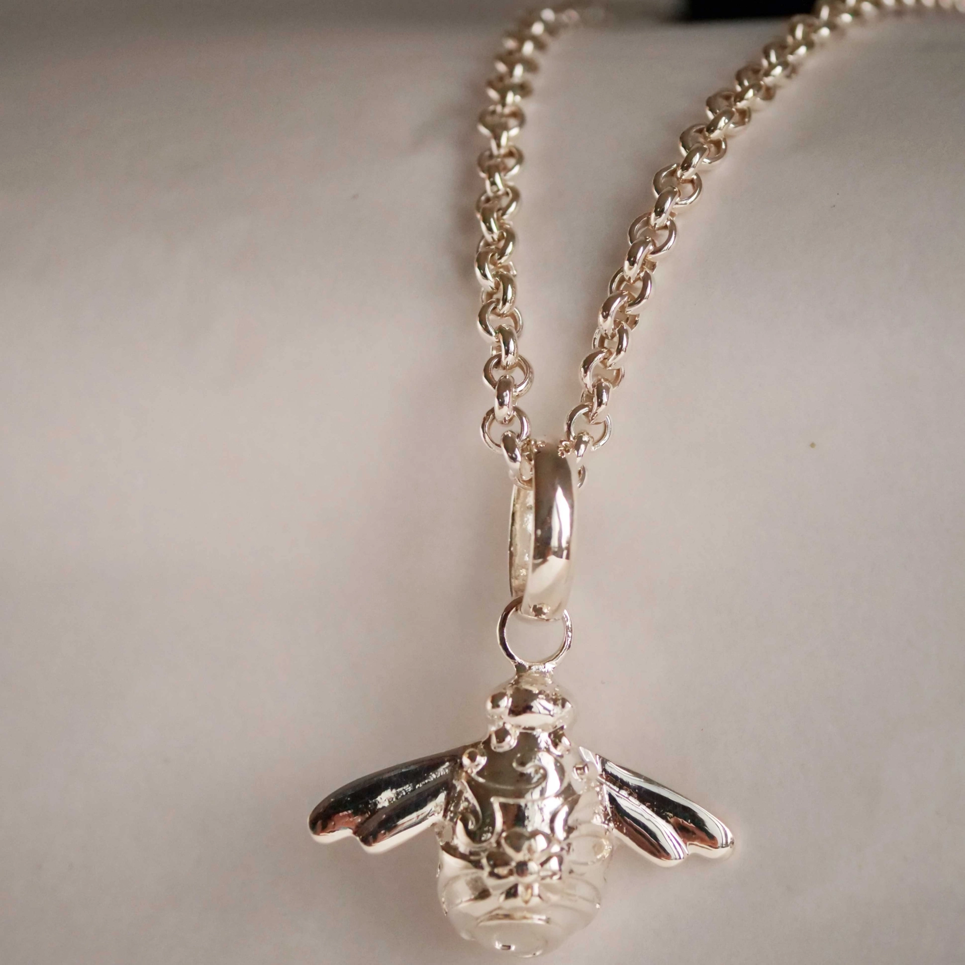 Chilango Pendant Queen Bee out of Nature 925 Silver sweet Bee 