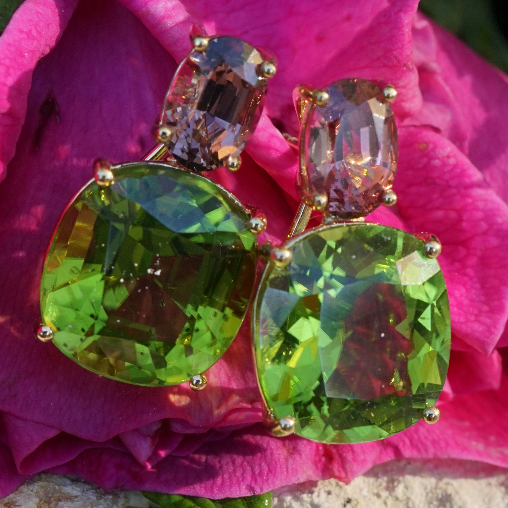 Ohrstecker Peridot Spinell 10 CARAT 750er Gold WE CELEBRATE COLORS