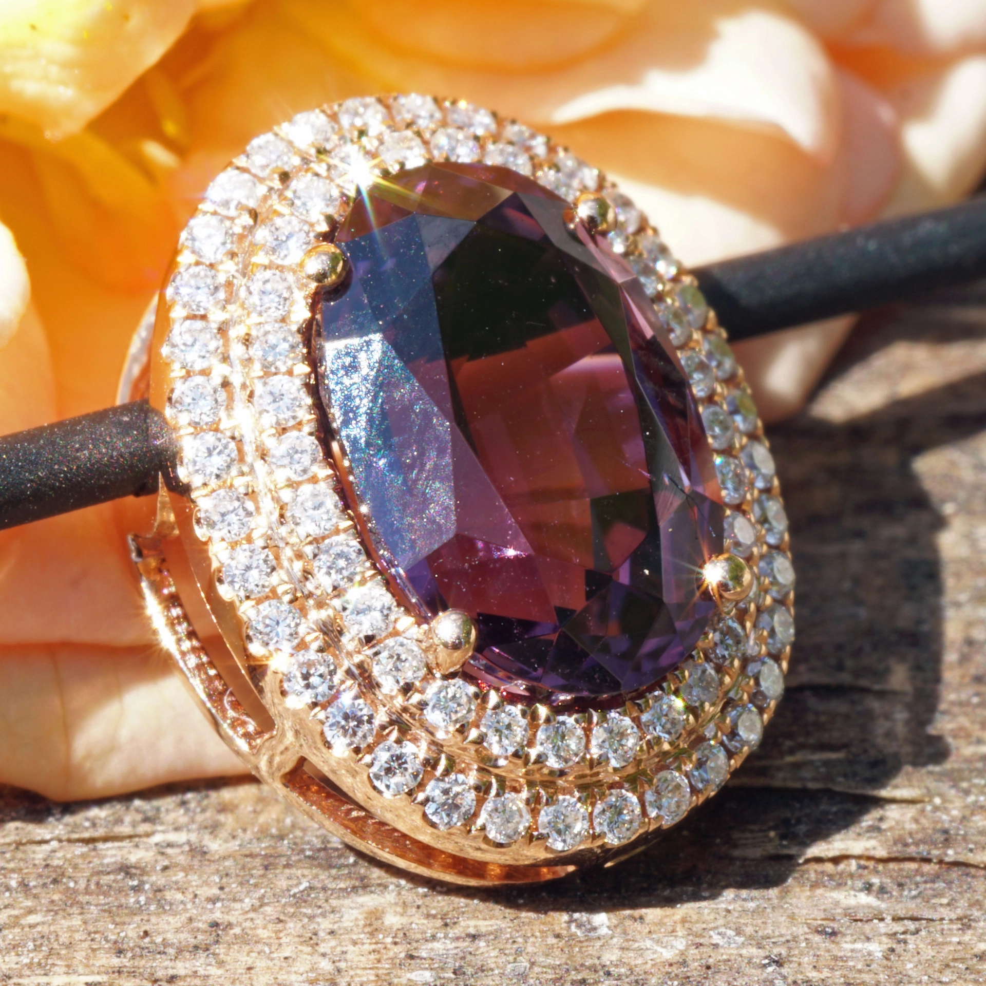 Spinel with unseen color from Tansania...3.86 ct huge seize