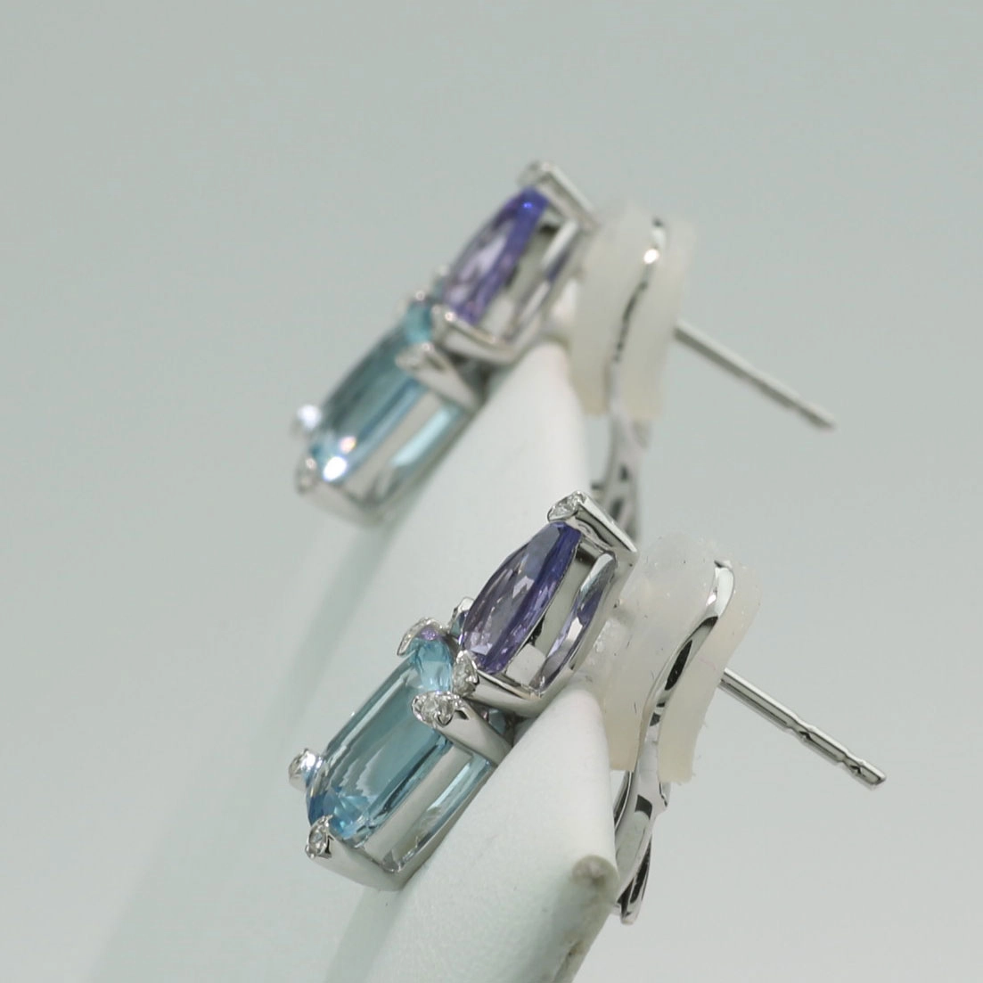 Aquamarin Lavendel Spinell Ohrstecker in 750er Weißgold
