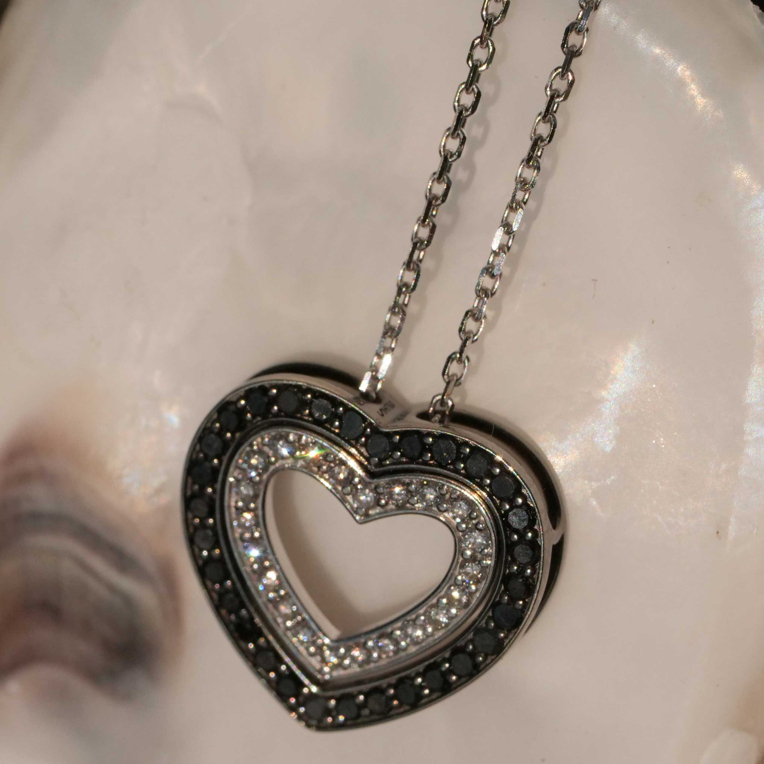 Heart Brilliant Pendant with Chain 750 Gold White Gold Black and White Brilliant Total 0.69 ct