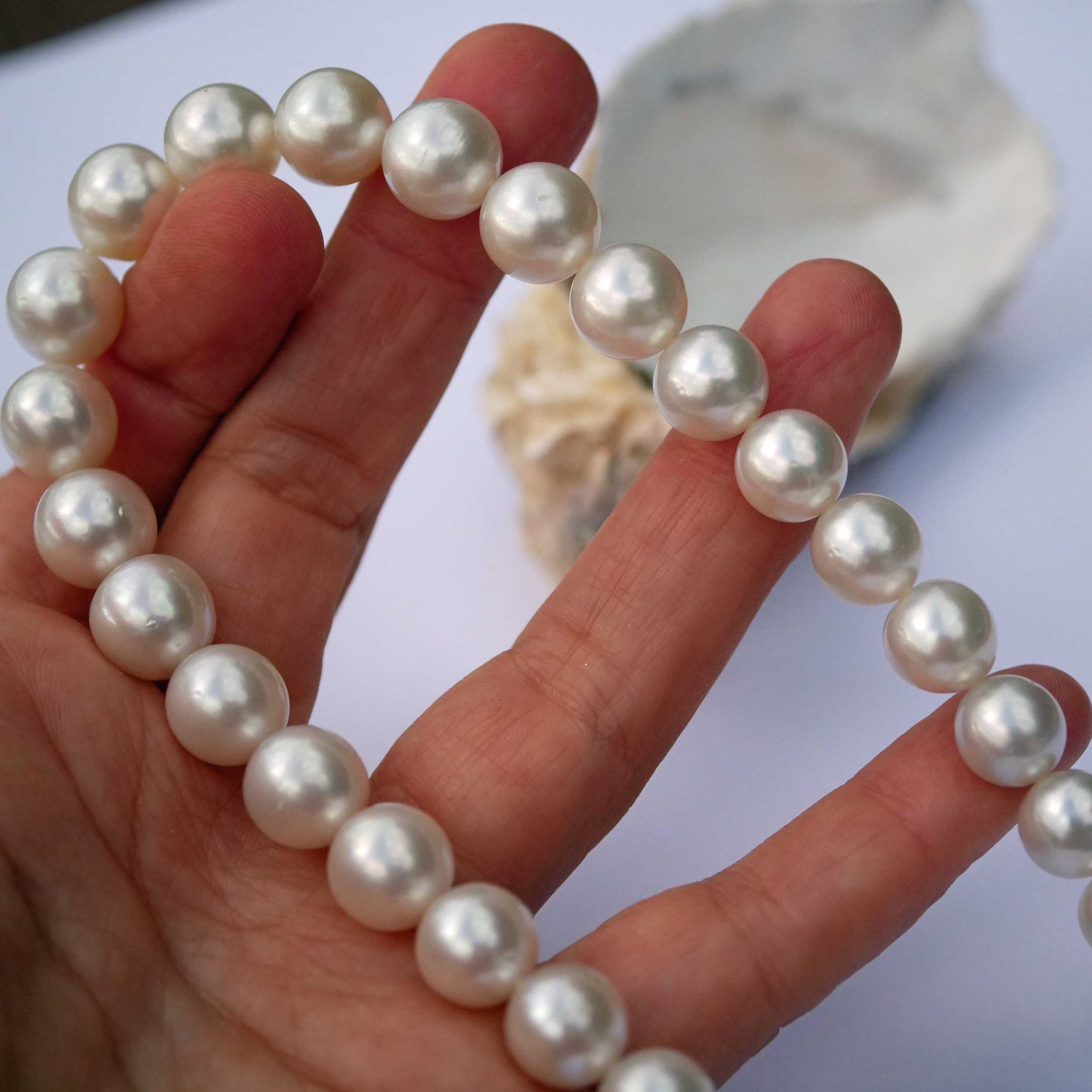 SOUTH SEA Cultured Pearl Strand white AAA+ FINE Luster round 11.9 x 9.0 mm elegant classic