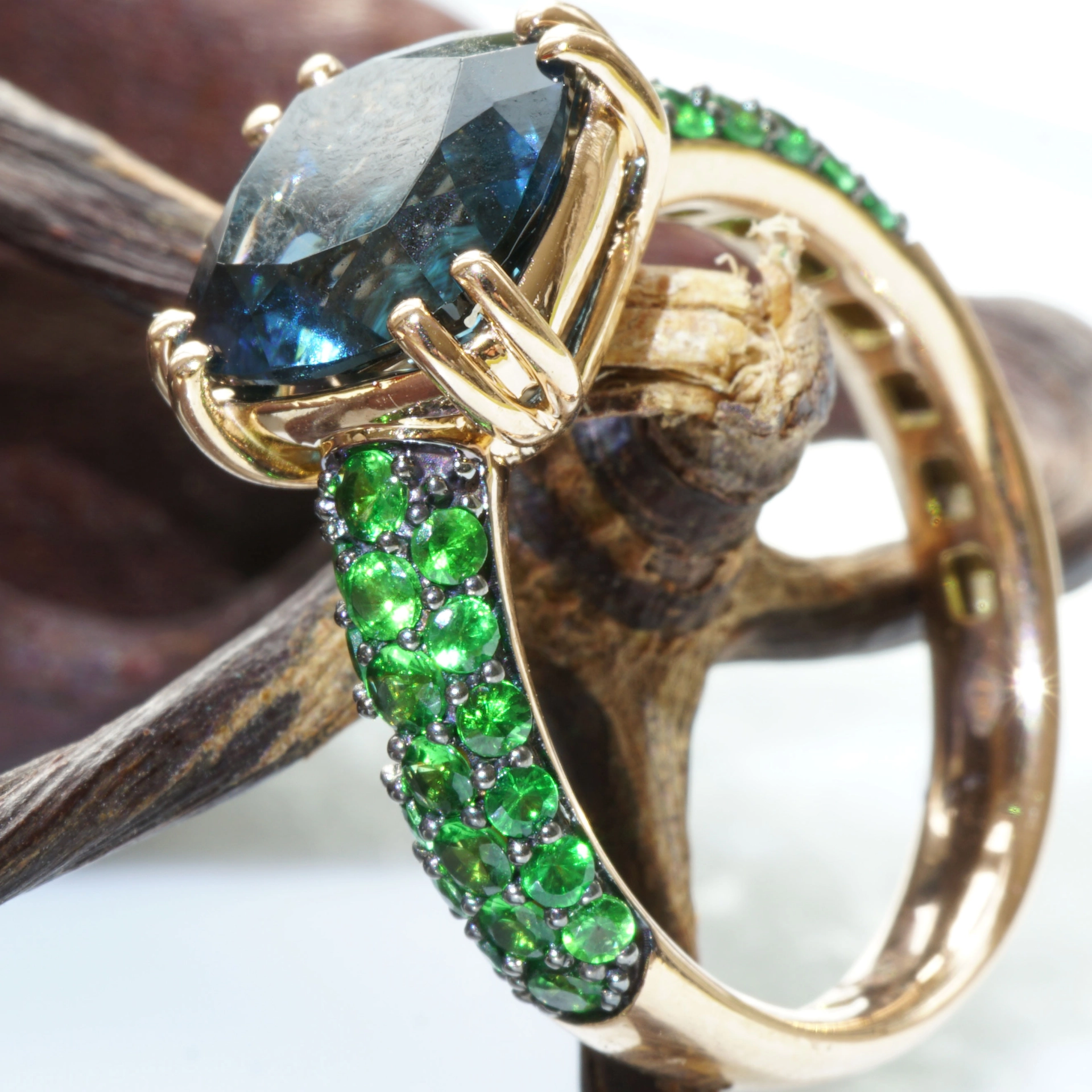 Blue and Green....what a Cool Combination....Yellowgold Ring 18 kt Topaz and Tsavorith