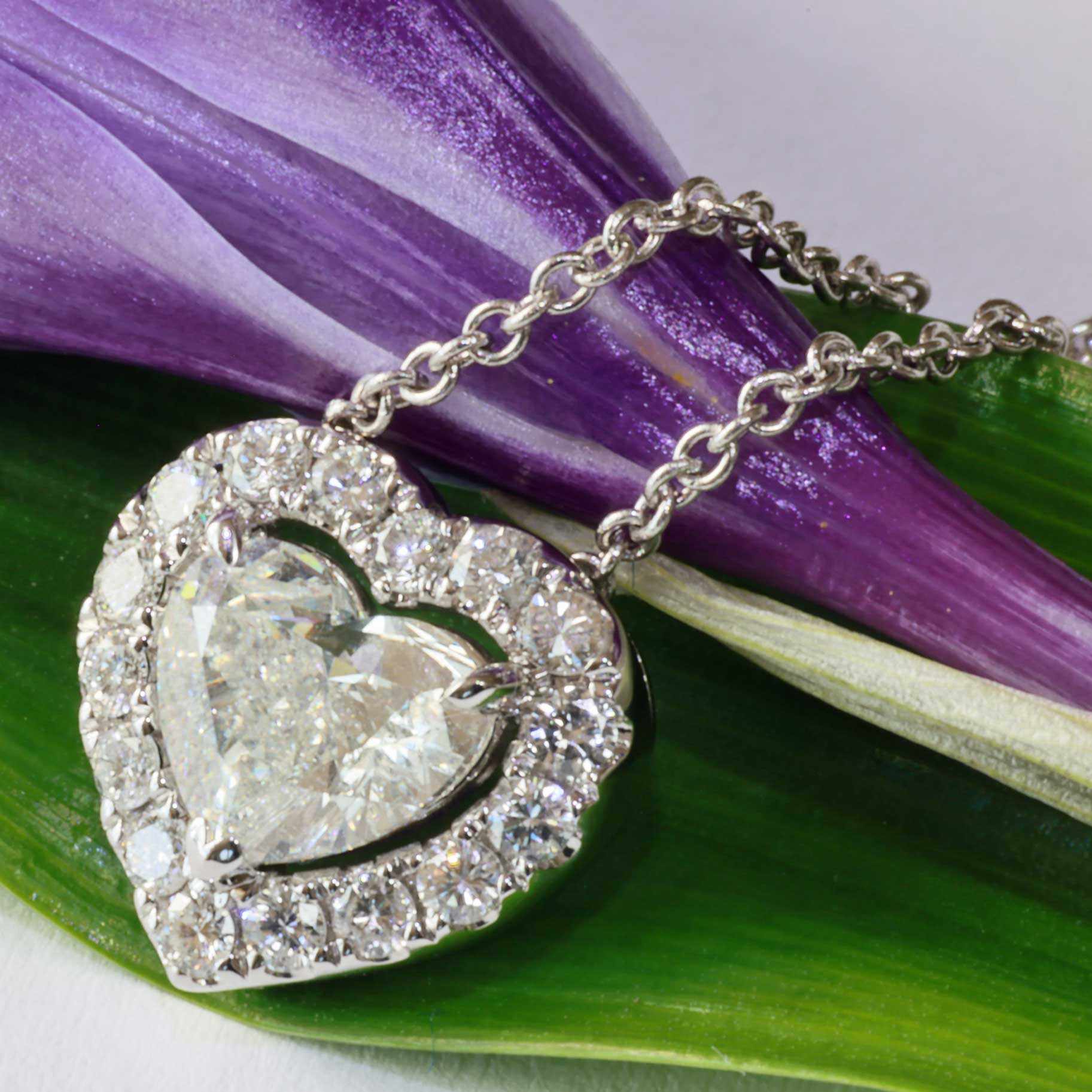 Necklace with Heart full cut brilliant approx. 0.90 ct, H (white) / SI2  GIA report 18 kt White Gold