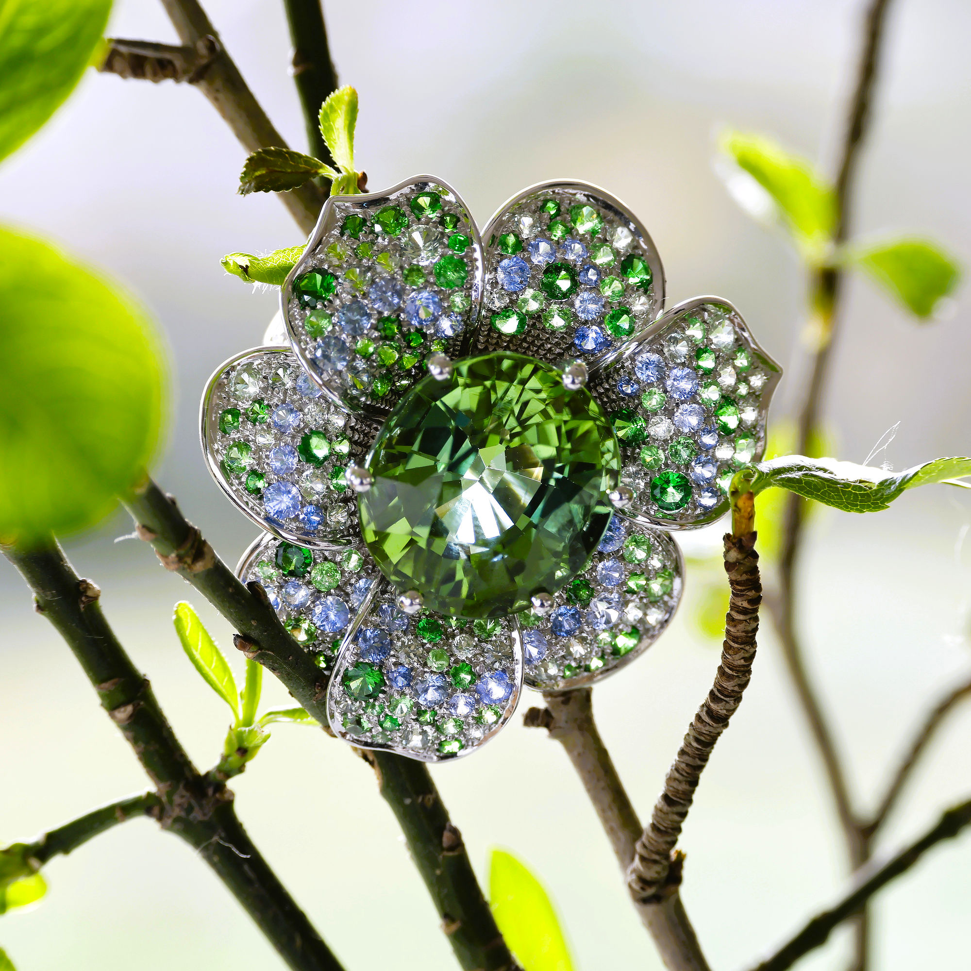 tourmaline-sapphire-tsavorith-blossoms-ring-750-whitegold-jabamine-afghanistan-IMG-0078-1