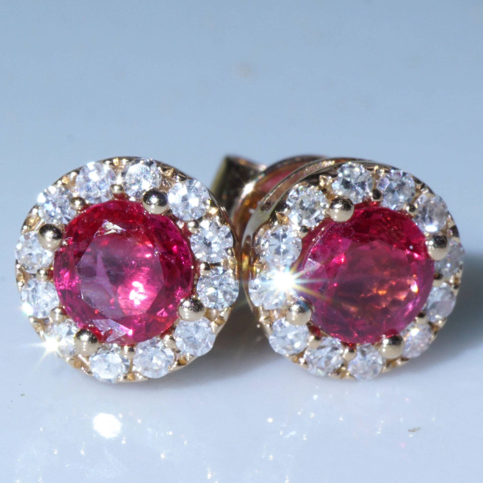 As the Star ...two Burma Rubies...great Color 18 kt Rosegold