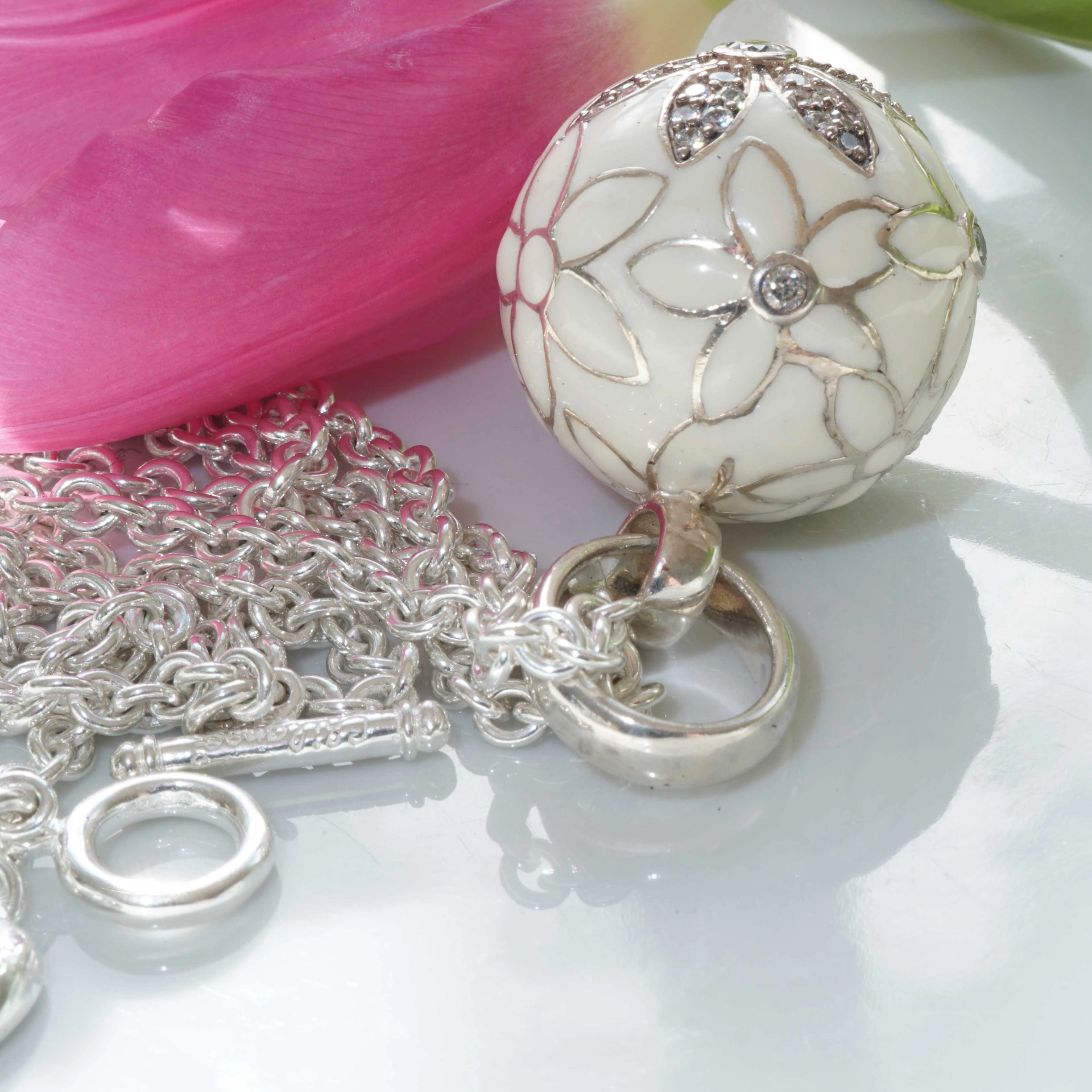 Chilango Pendant Faberge white Flower with Circonia 925 Silver Enamel
