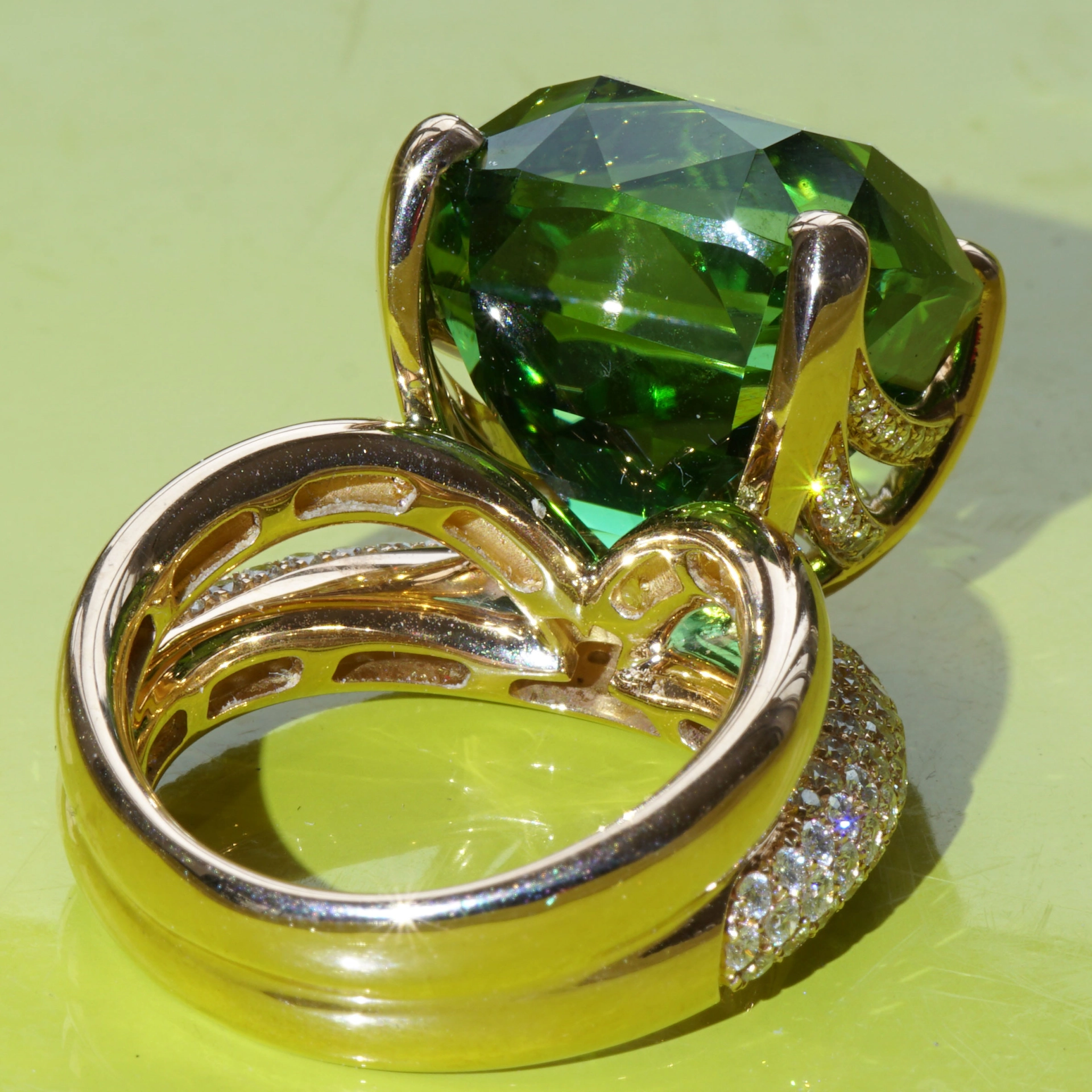 Tourmaline Diamond Ring 18kt Rosegold investment gem 25.15 ct Afghanistan green-bluish loupe clean AAA+ 16 x 16 x 14 mm