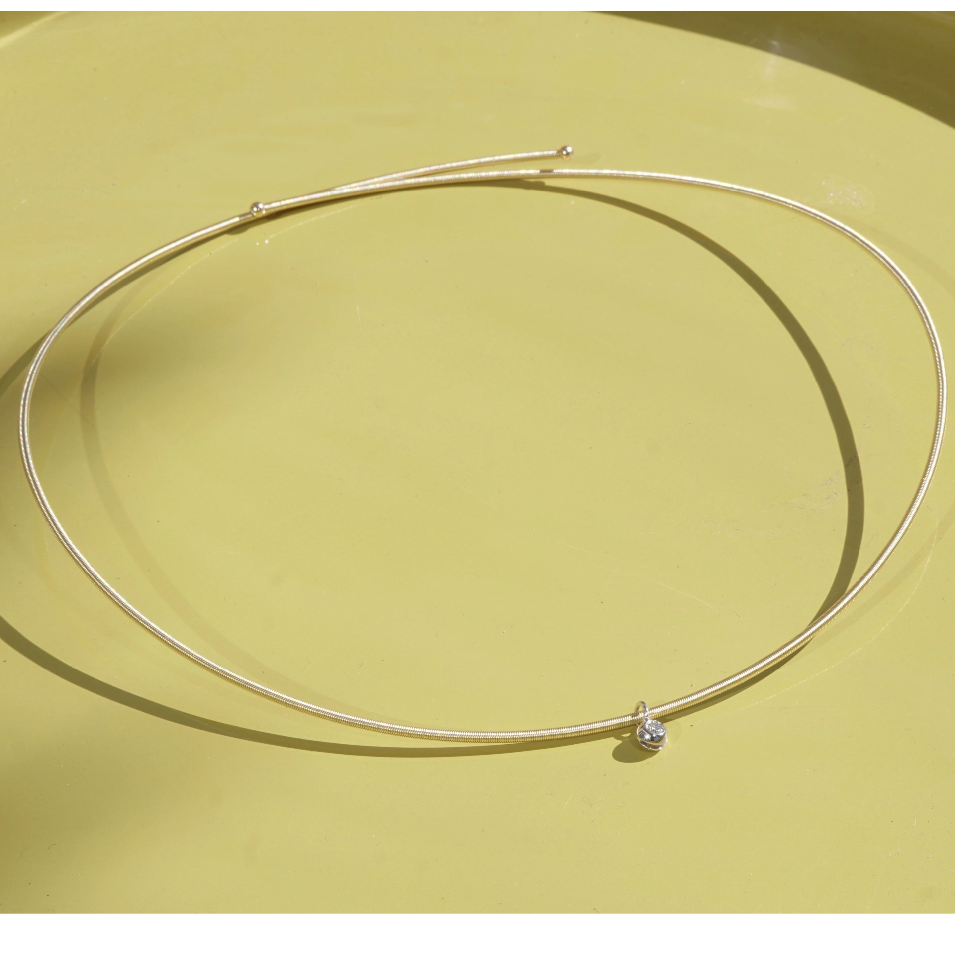 Brilliant Necklace Ivy 18 kt Yellow Gold Wire Wrapping Präzion from Jewelery Silhouette Germany