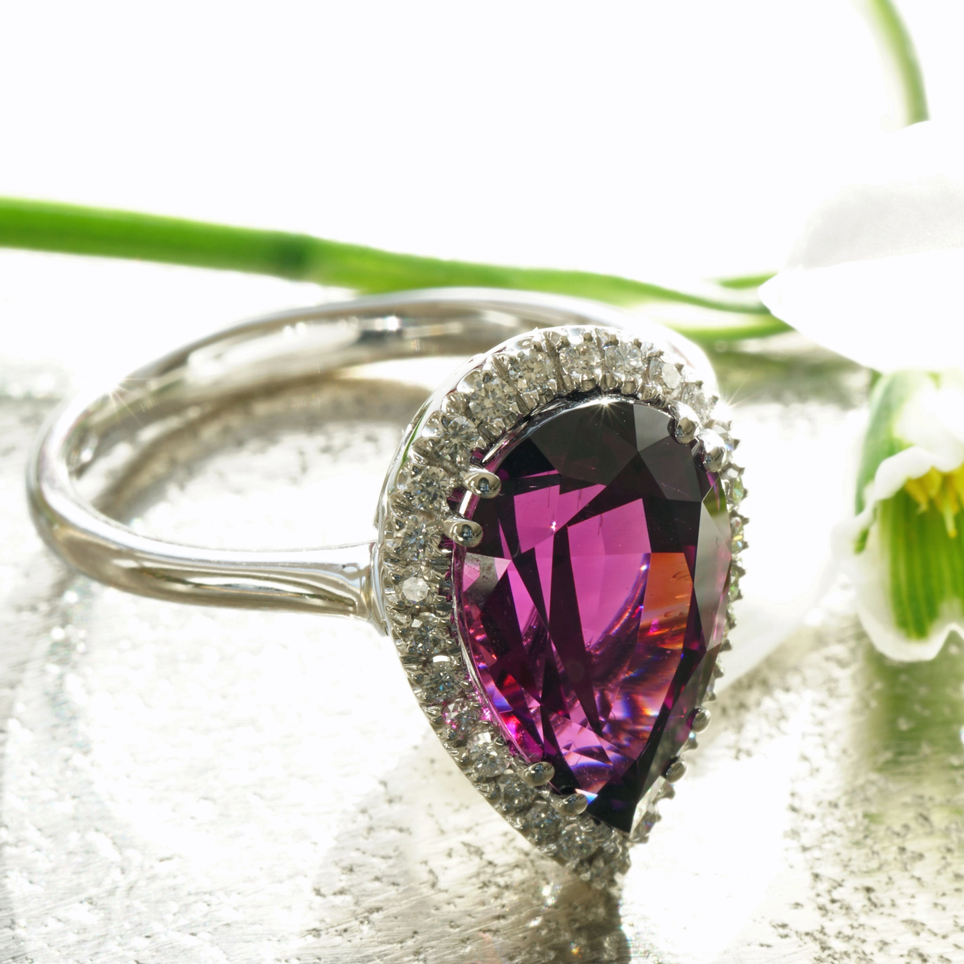 Rhodolite diamond ring 750 white gold, 4.74 ct, Mozambique AAA+ couldn't be better ...