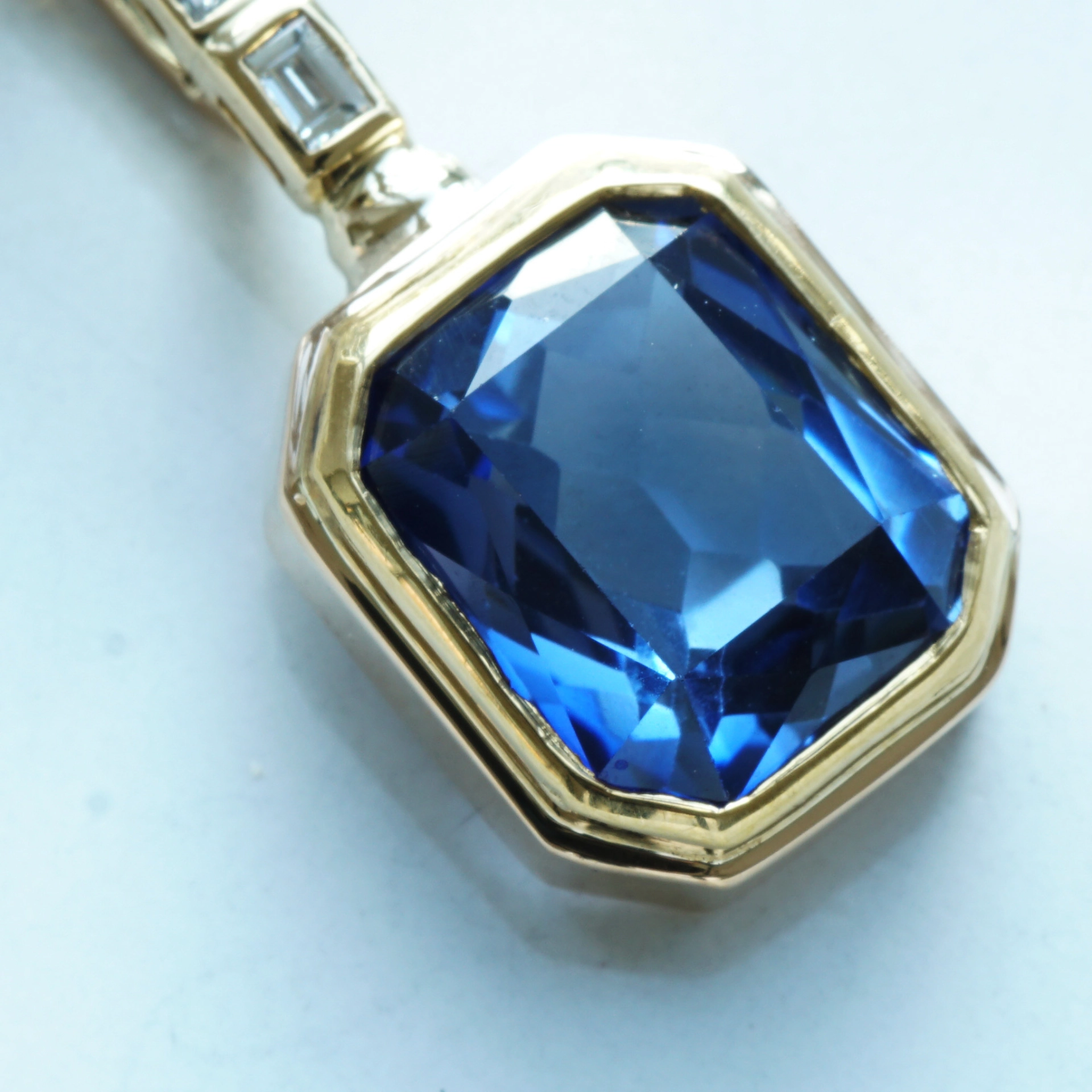 Iolith Diamond Earring and Pendant 18 kt Yellowgold....Kaschmircolor