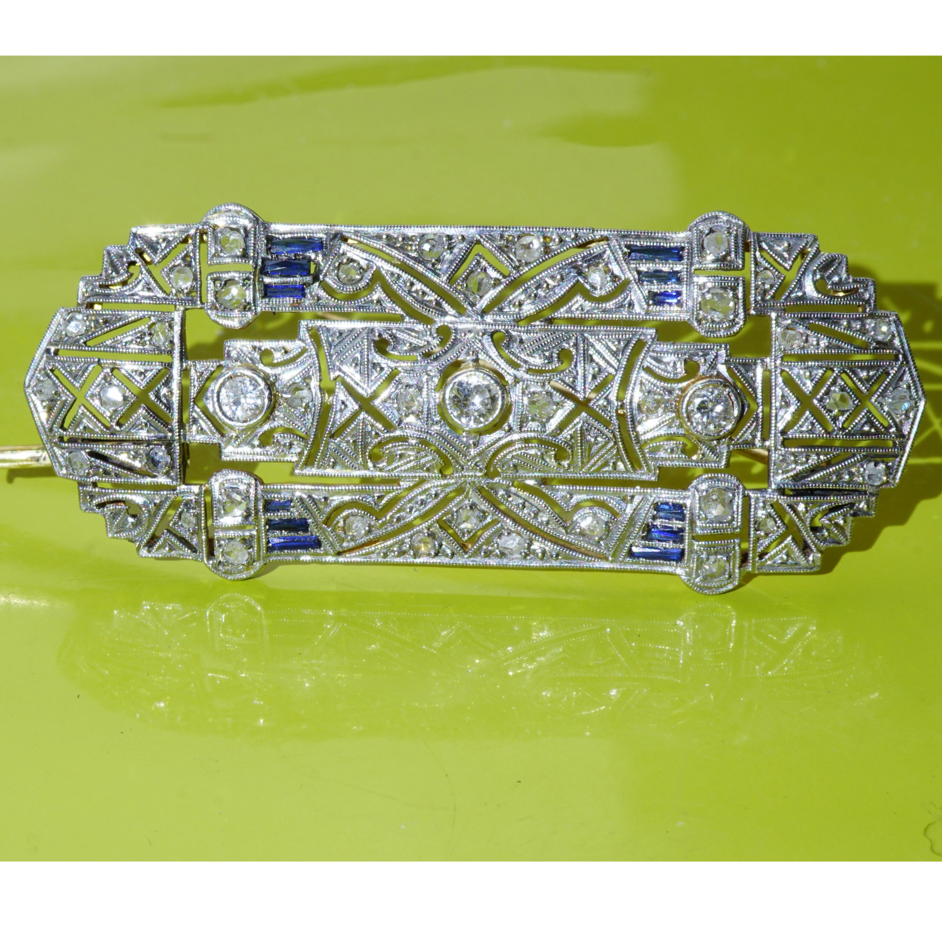 Art Deco Brooch 1930 18 kt Whitegold Yellowgold 0.69 ct...great Time
