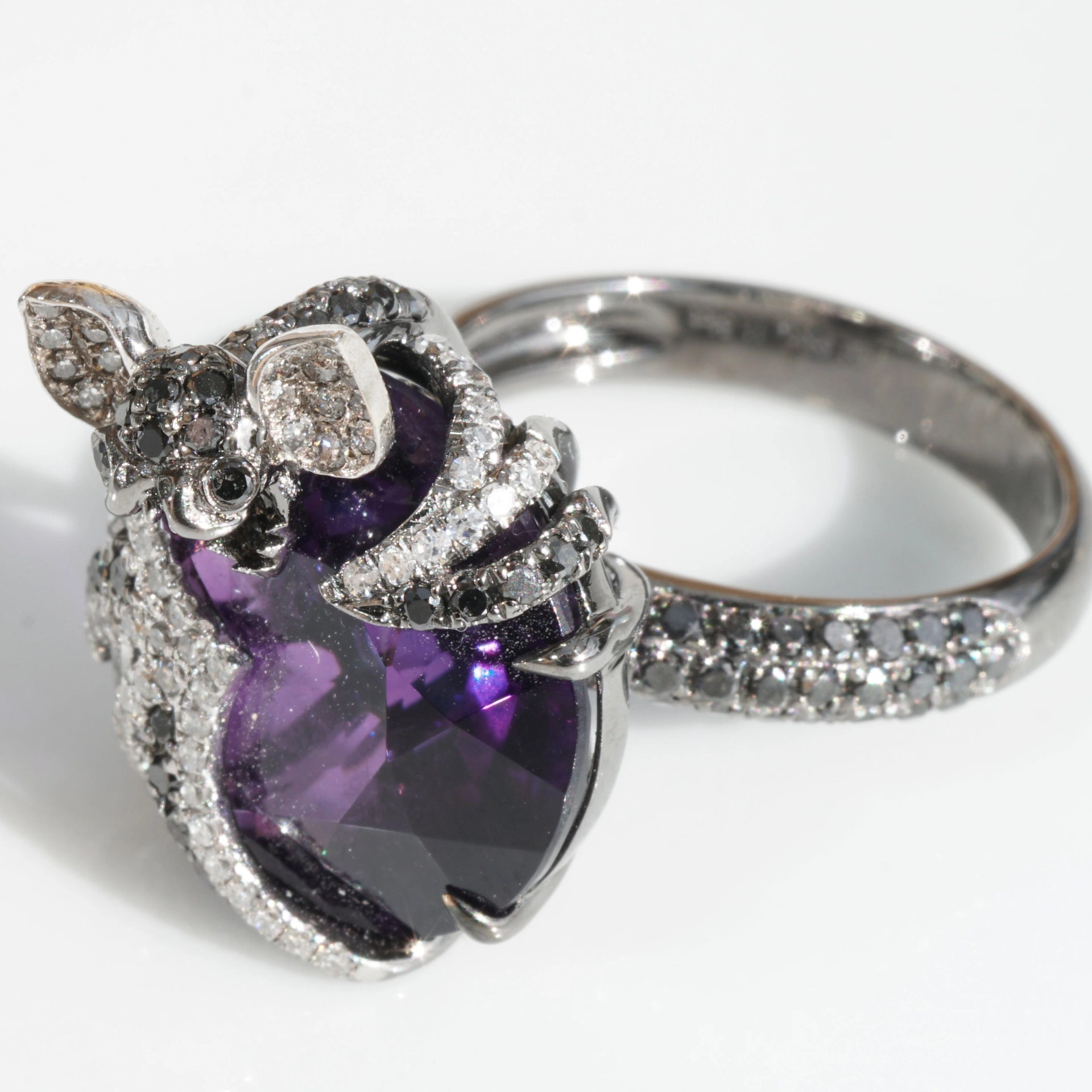 Bat Designer Ring with brasil. Amethyst and Diamonds total ca. 0.89 ct....Creepy