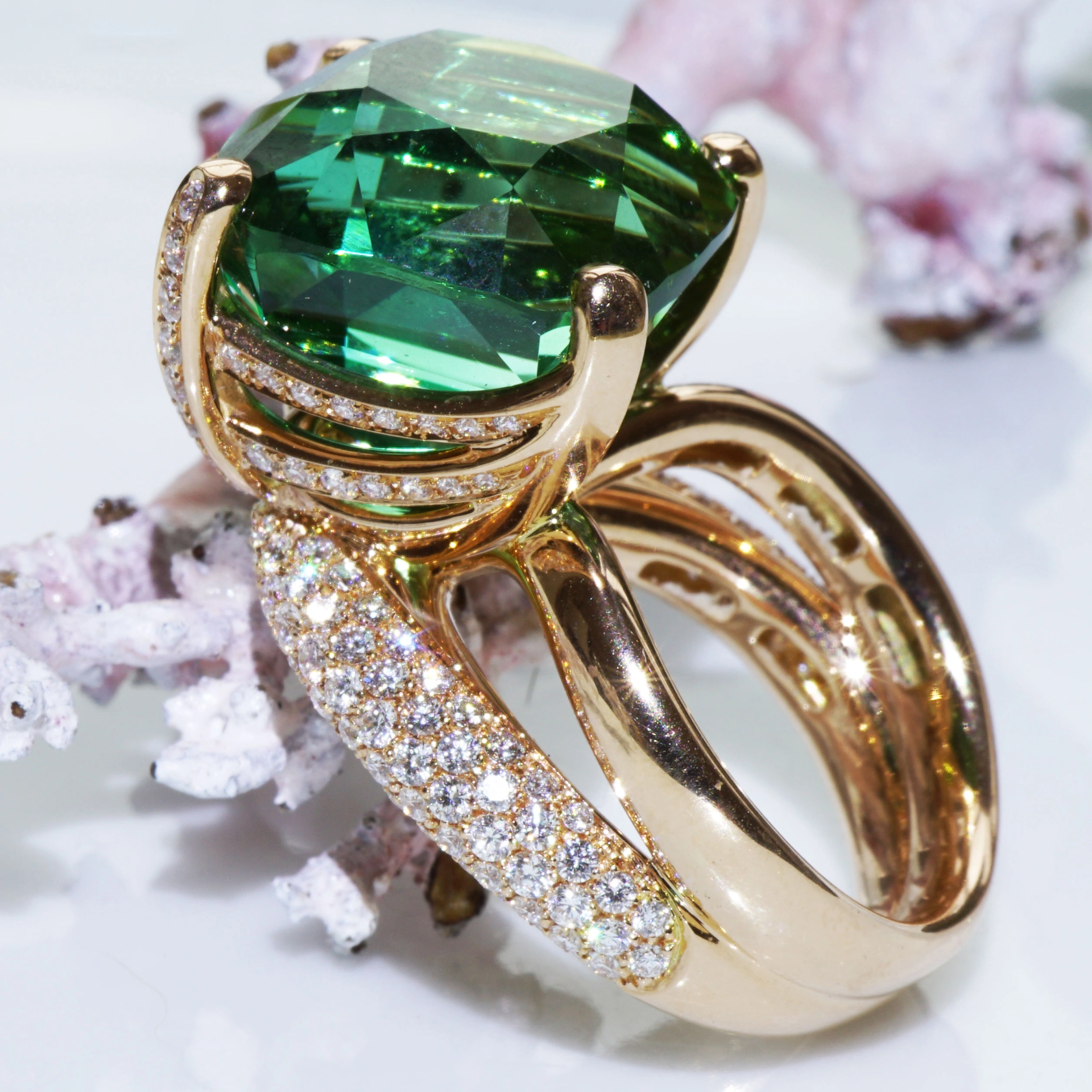 Tourmaline Diamond Ring 18kt Rosegold investment gem 25.15 ct Afghanistan green-bluish loupe clean AAA+ 16 x 16 x 14 mm