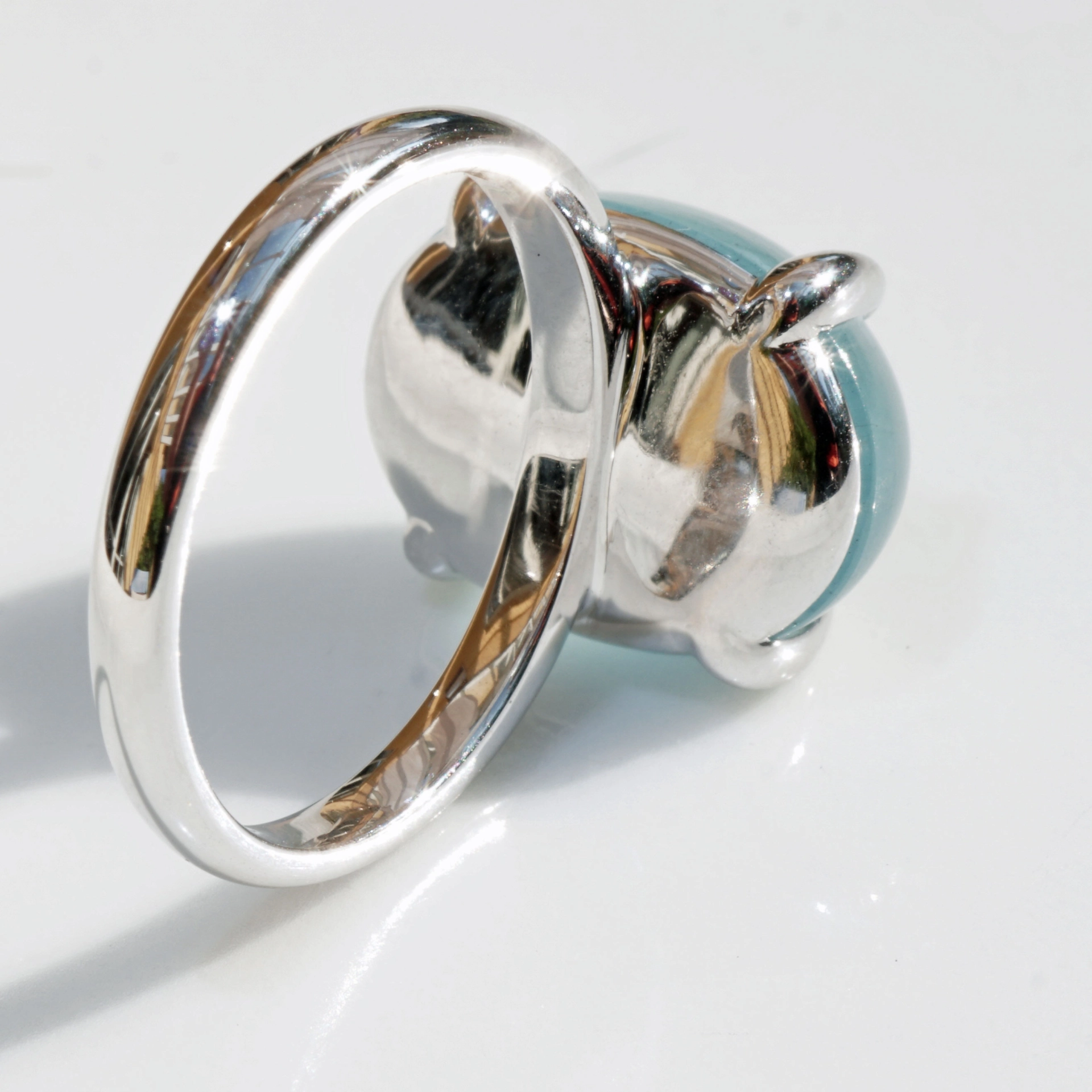 Aquamarin Ring 18 kt White Gold ...magic Light