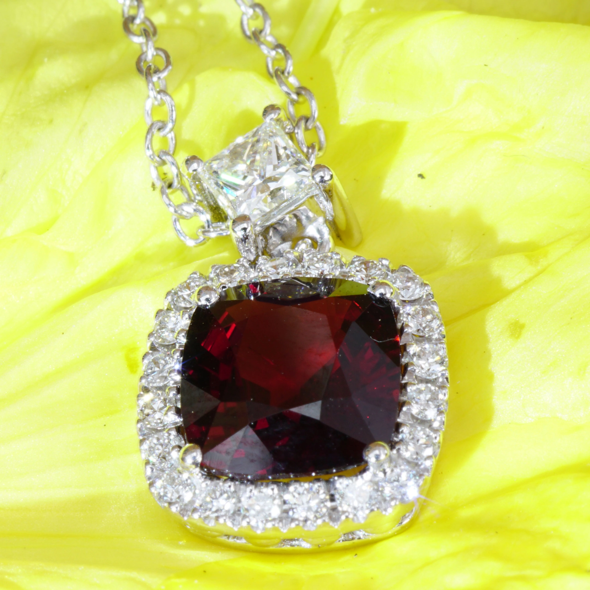Red Spinel Diamond Necklace 1.63 ct AAA+....Great Luminosity 18 kt whitegold