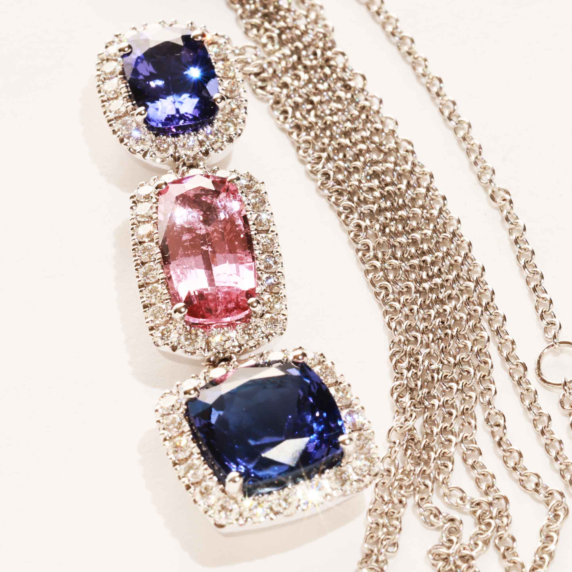 Tanzanite Spinel Brilliant Pendant w. Chain 750 White Gold 6 ct 0.70 AAA+ Blue Lily and Dream Pink
