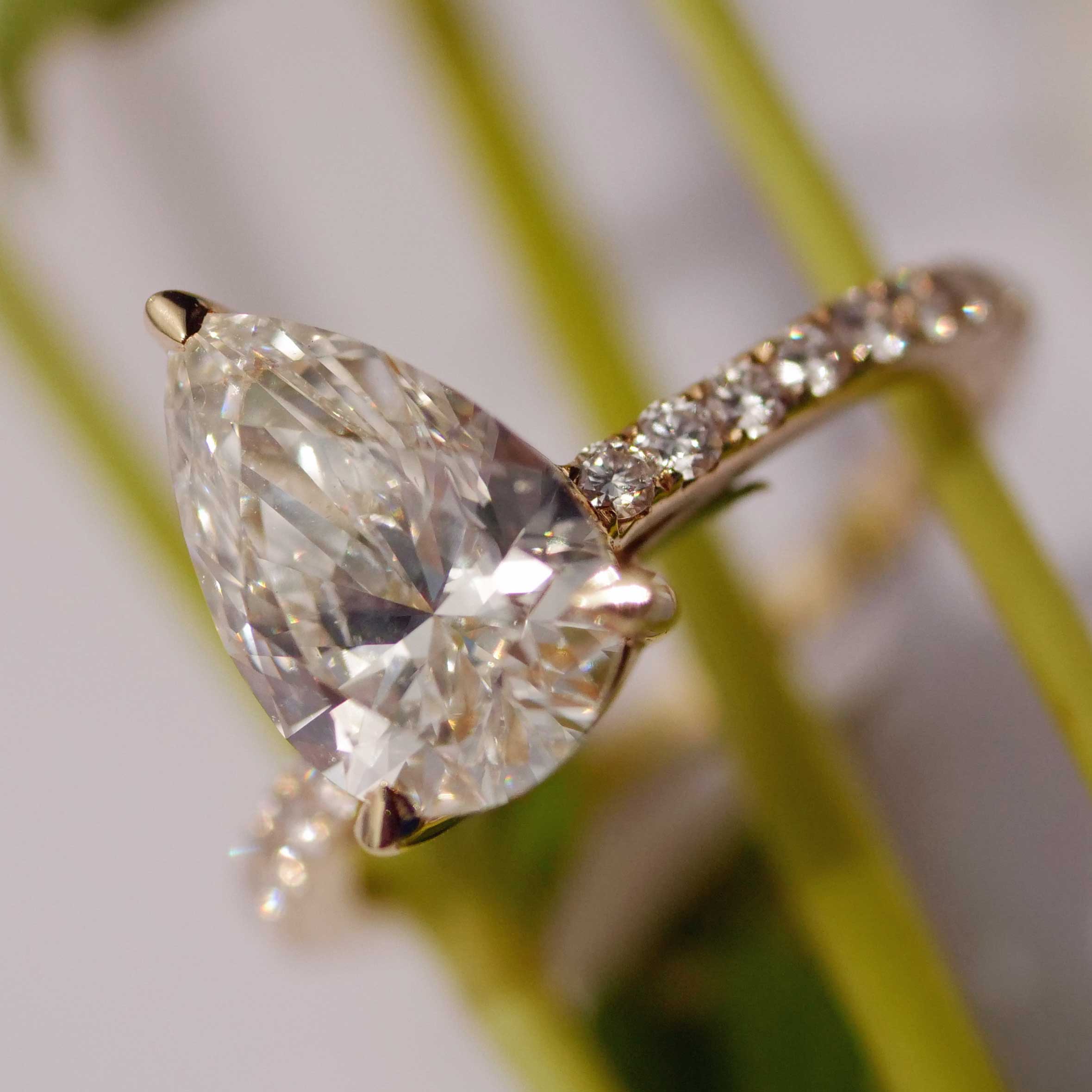 Brilliant ring 1.17 ct TW VS laboratory diamonds in 585 yellow gold.... for a fraction of the price of a natural diamond
