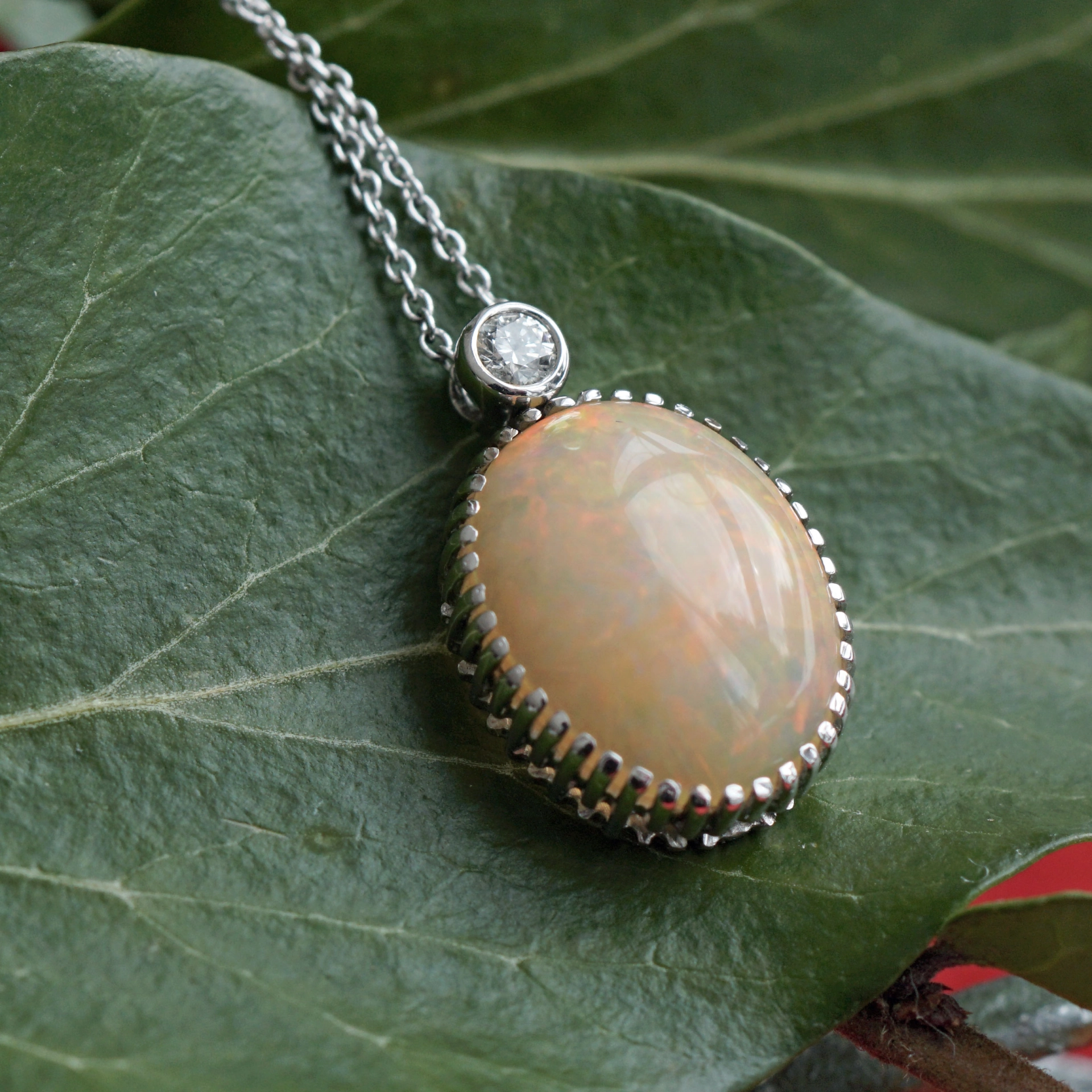 Voll Opal Anhänger mit Brillant 1.50 ct 0.03 ct weiss si mit Kette 750er Gold