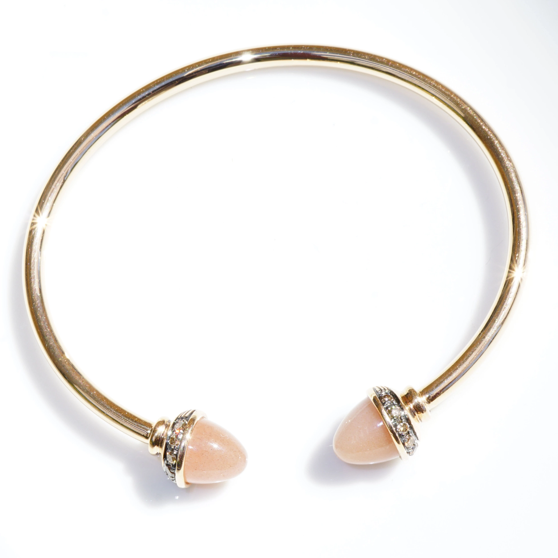Moonstone and light brown Diamond Bracelet 18 kt Rosegold 5.80ct ...what a combination!