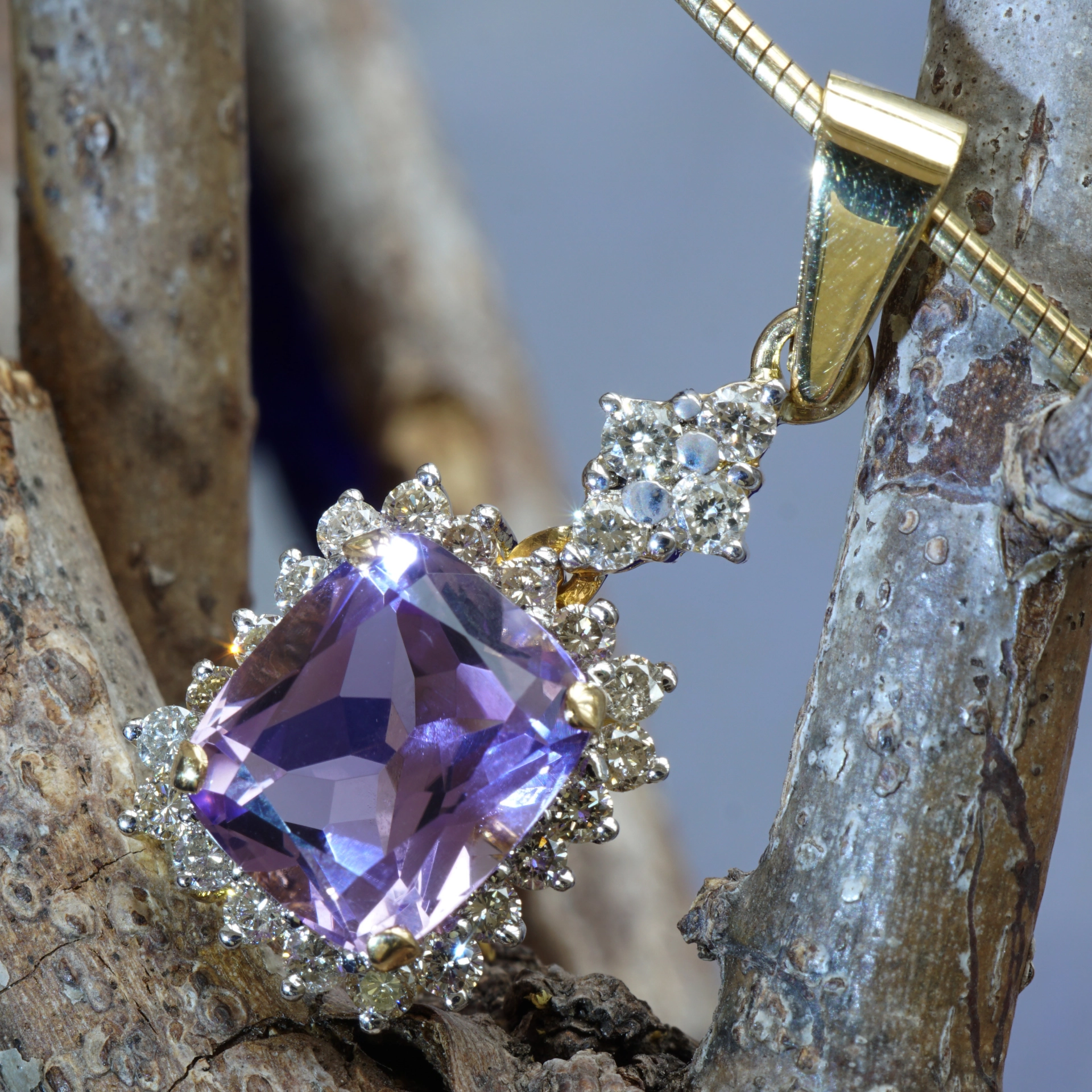 Amethyst Diamond Pendant 18 kt Gold sooo precious