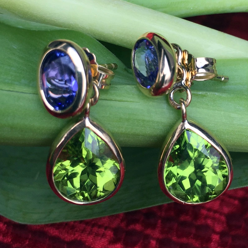 Tansanit Peridot Ohrhänger in 750er Gold