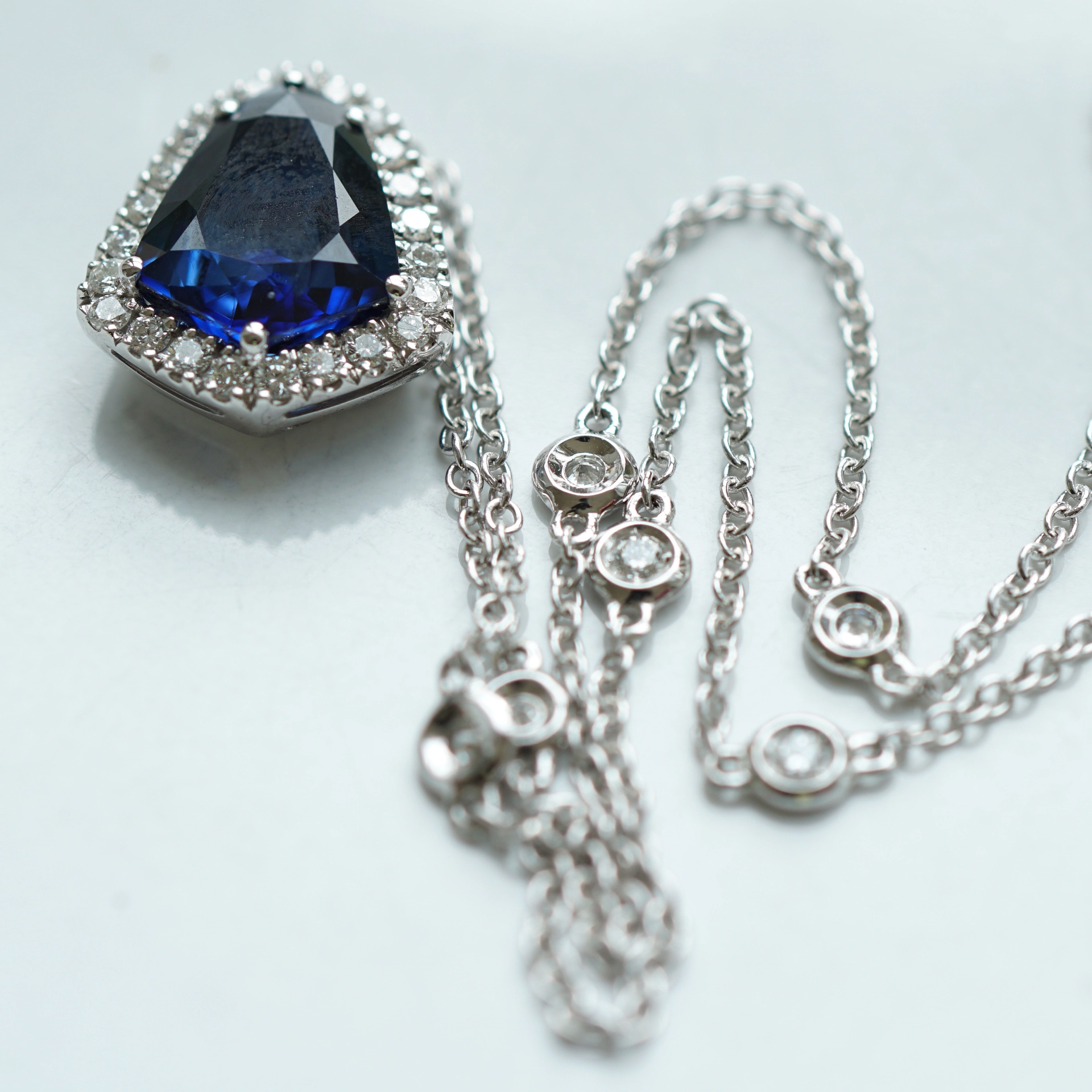 Saphire Diamond Necklace made in Italy.....AAA+ Best Quality 18 kt Whitegold