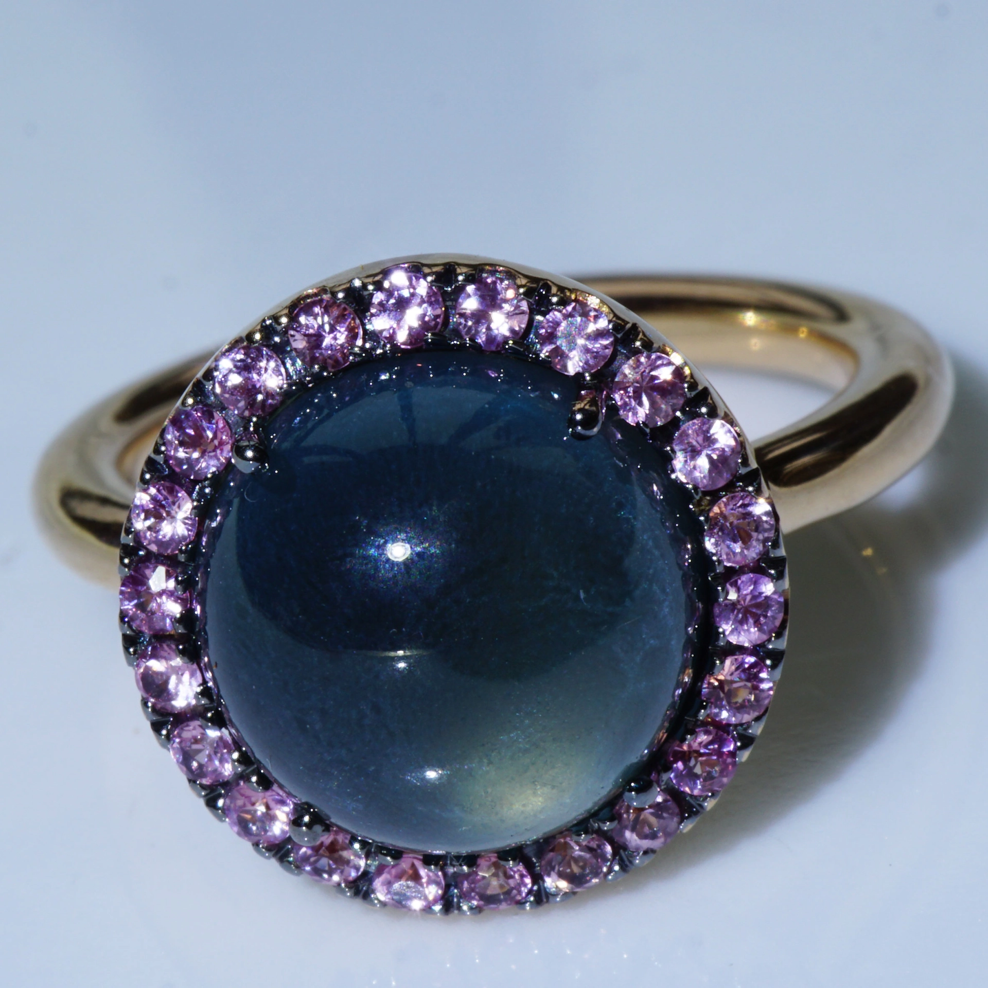 Topaz Saphire Ring 18 kt Rosegold...Bubbles in form of round Cabochons
