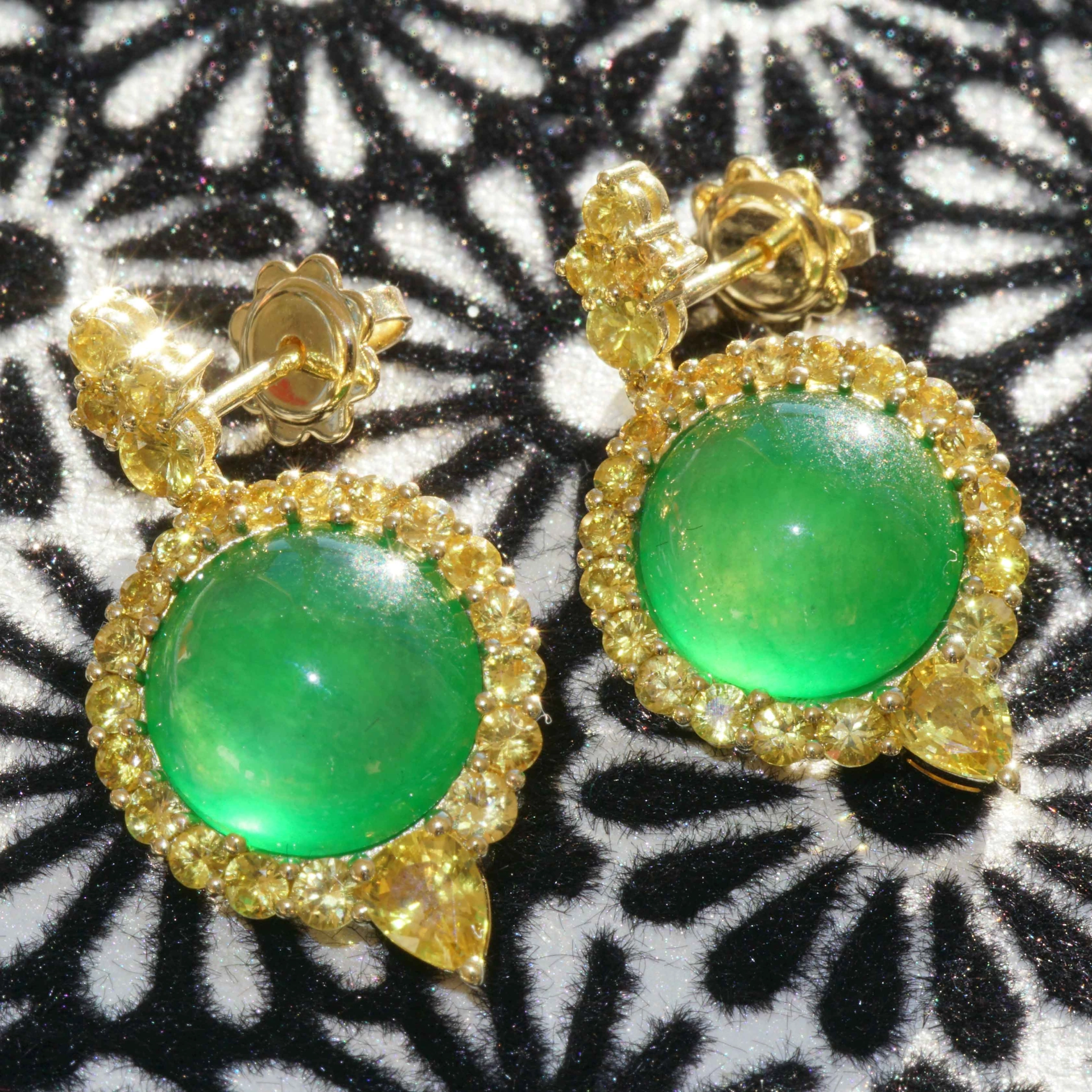 Imperial emeraldgreen Burma Jade Saphire Earrings 18 kt Rosegold...magical Radiance
