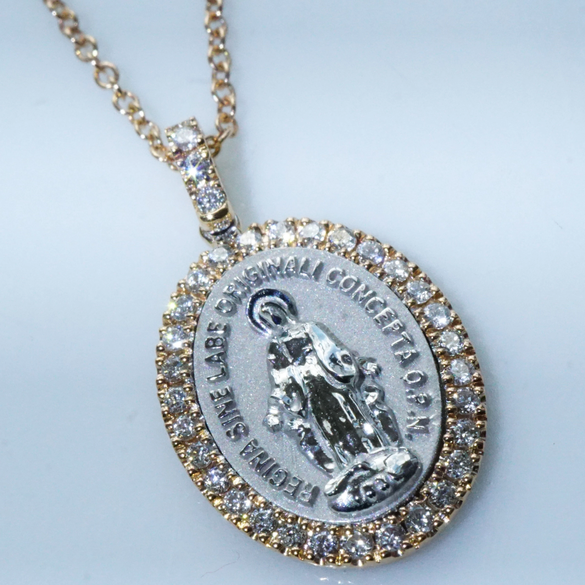 Sweet Madonna Pendant made in italy perfectly set in 750 White Gold and Rose Gold