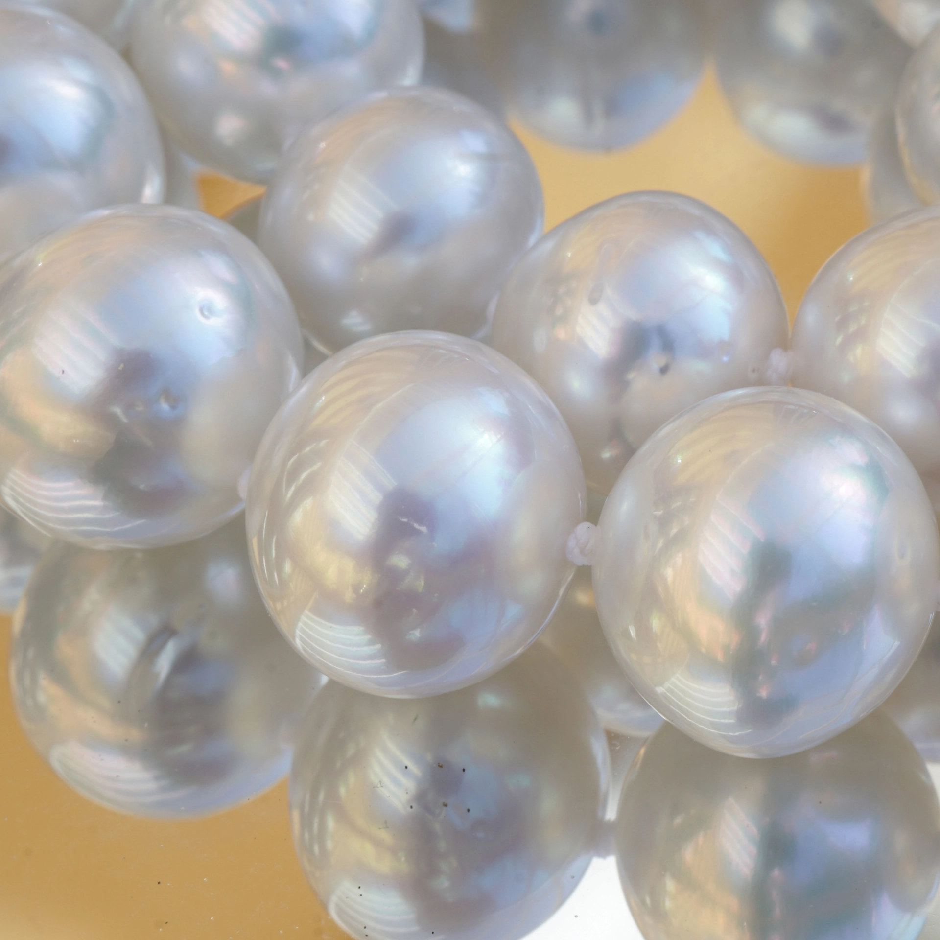 White South Sea cultured Pearl Necklace of approx. 13.4 x 10 mm AAA-AA