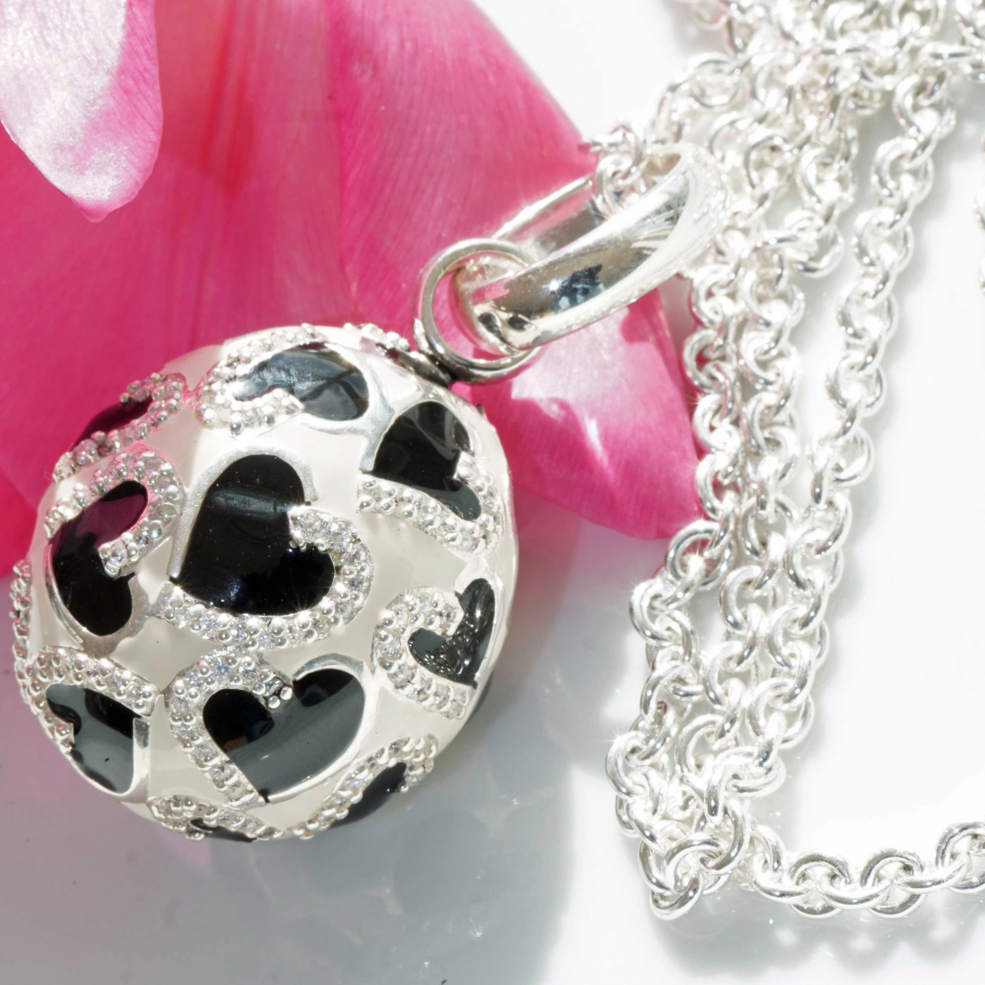 Chilango Pendant Faberge Style Heart Black / White 925 Silver Enamel
