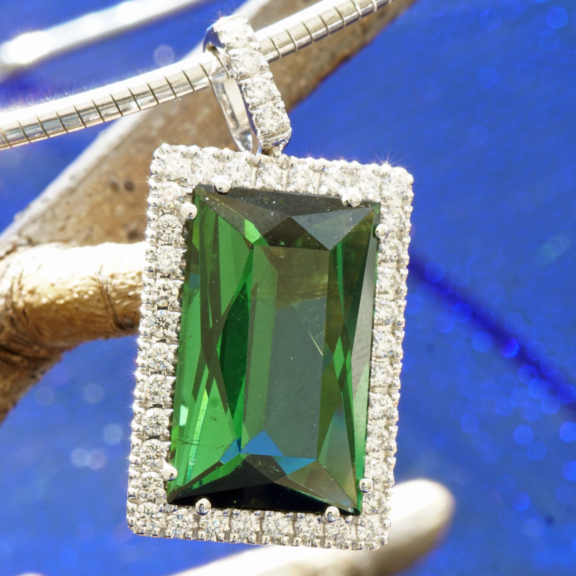 Turmalin Brillant Anhänger 750er Weissgold 9.10 ct 0.50 ct TW VS AAA+ AMAZONASGRÜN