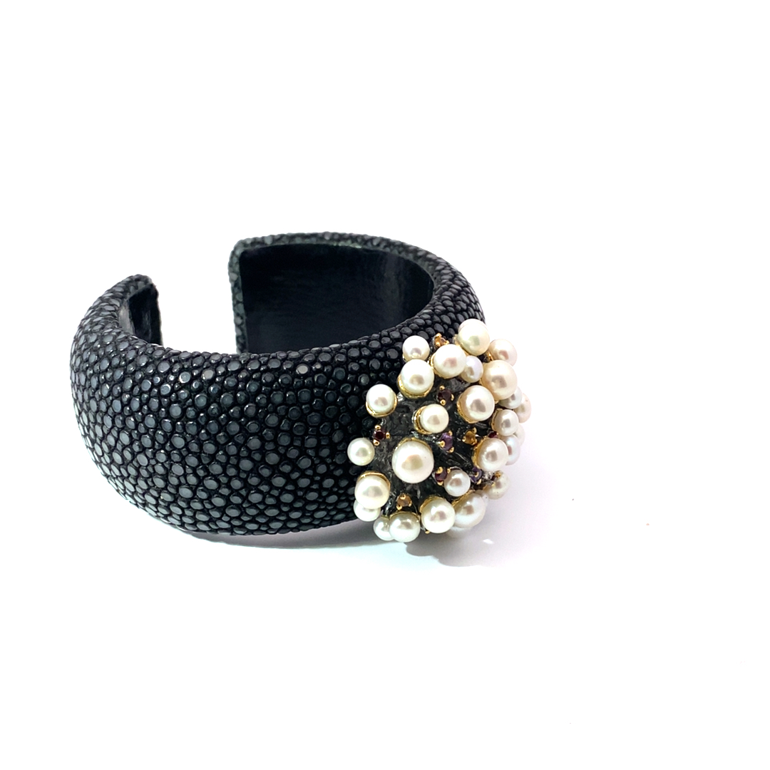 Pearl Stingray Bracelet 925 Silver with colored Saphire