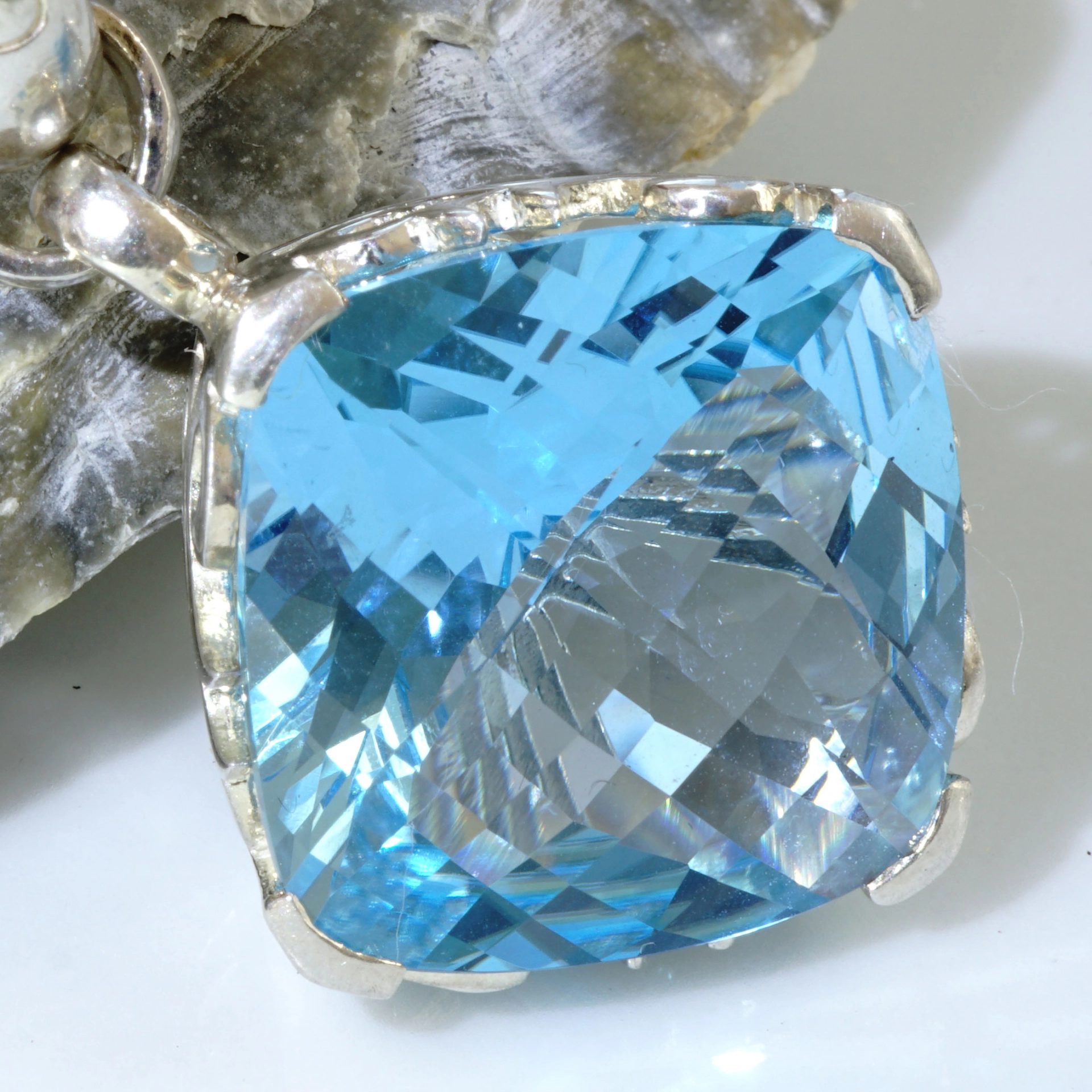 Chilango pendant Sky Topaz Flower 925 silver Prestige Crystal Dreams (treated), signed, with orig. Case