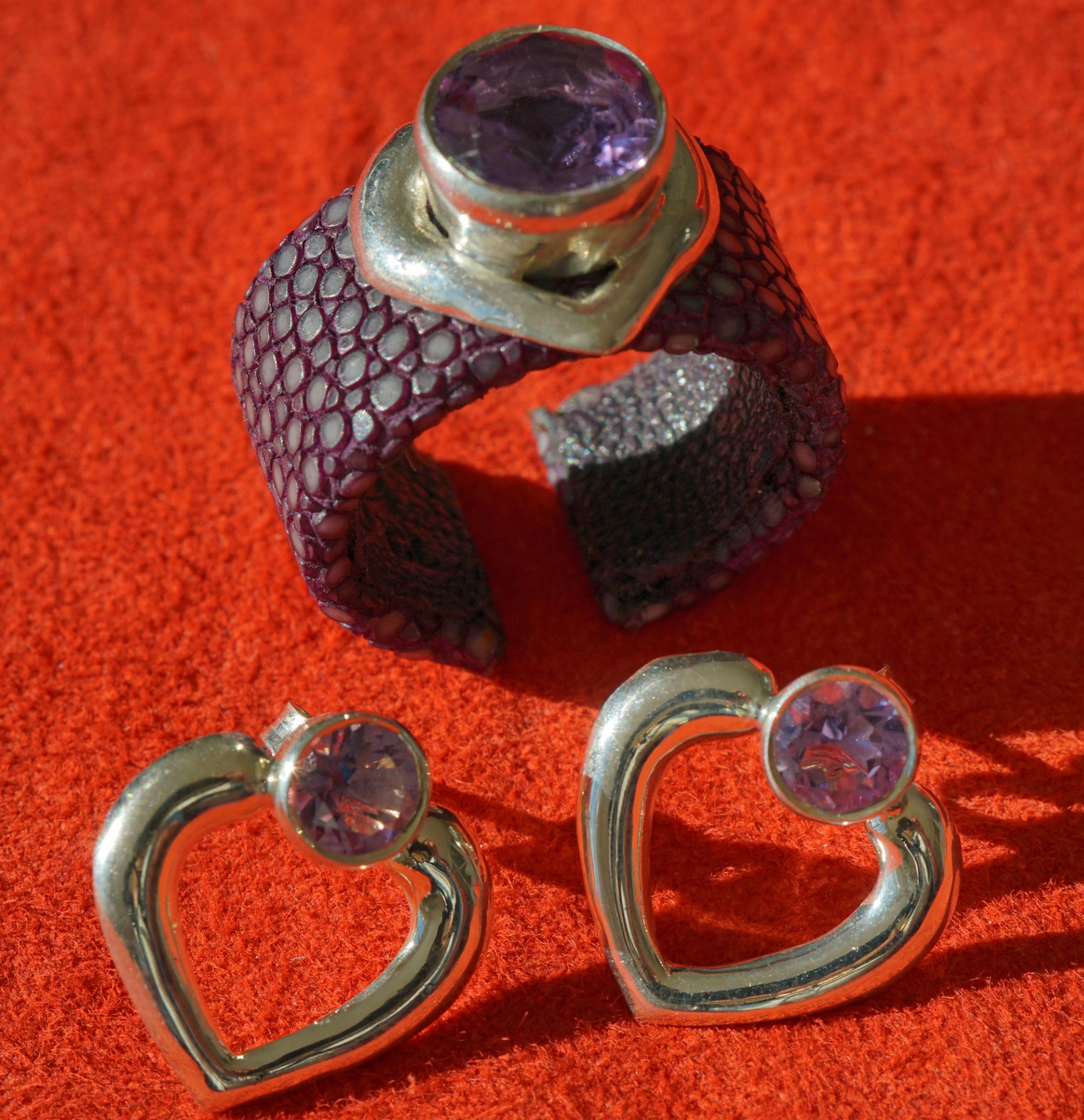 Set:Amethyst Rochenleder Ring und passende Ohrstecker in 925er Silber Brombeerfarben