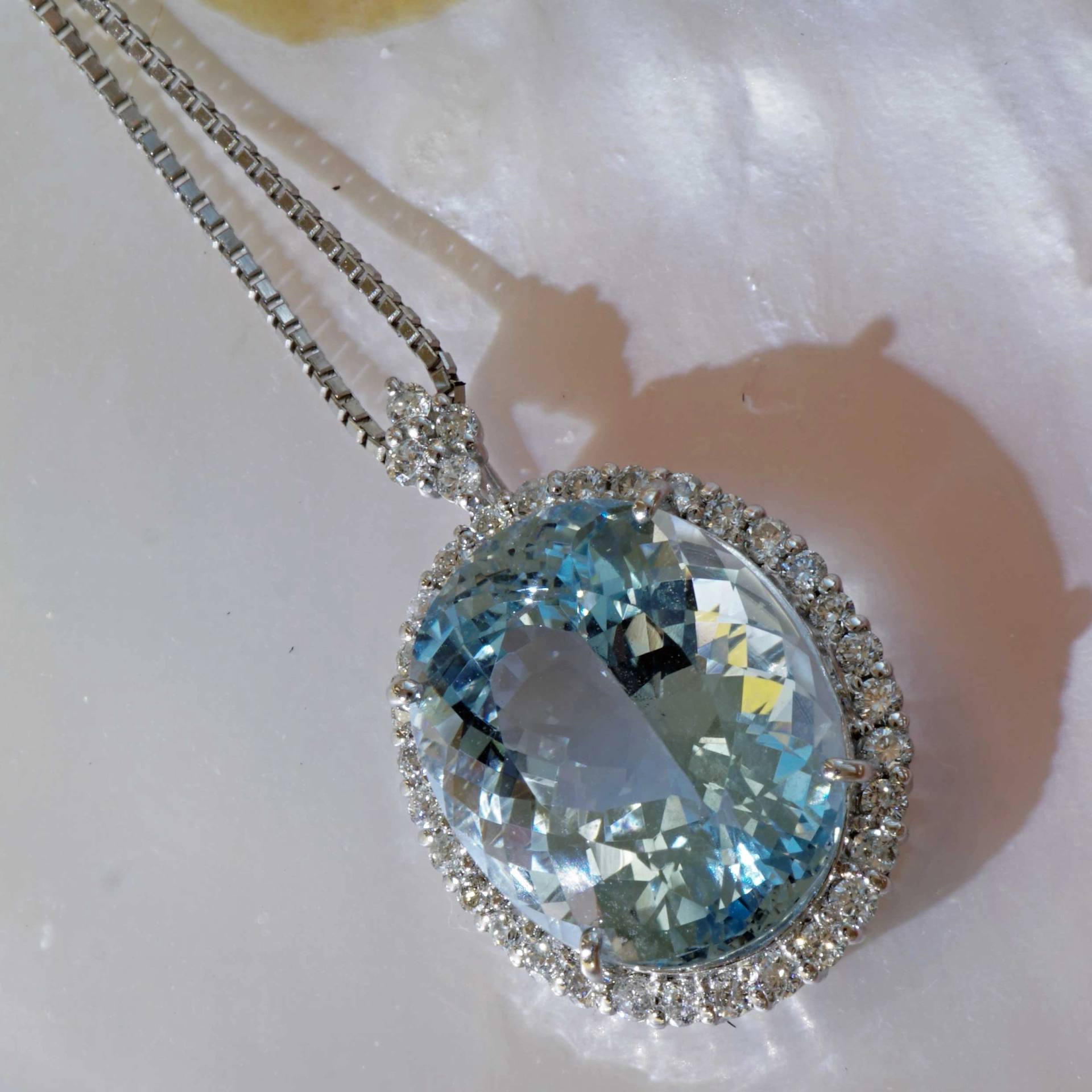 Santa Maria Aquamarin Brilliant Pendant 7.4 ct  950 platinum 0.35 ct Rare Color