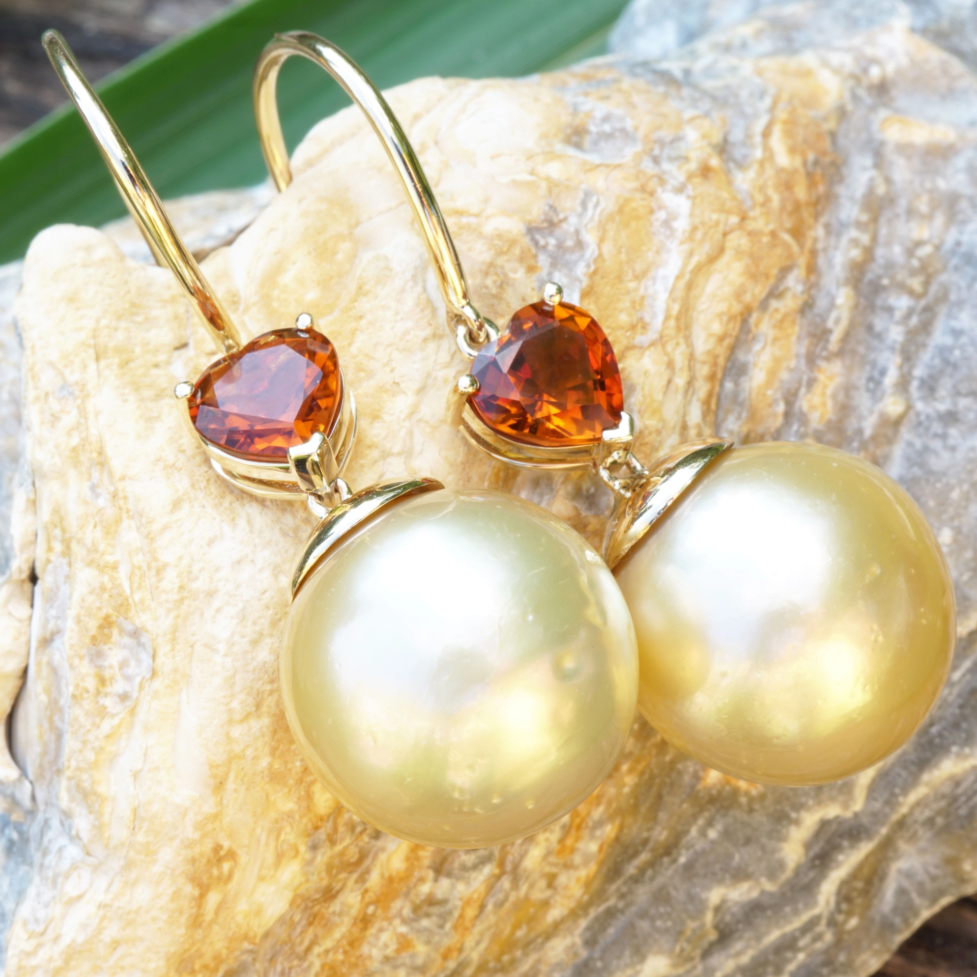 Citrin Southsea Pearl Earrings 18 kt Gold 41 x 15,5 mm ....quite huge