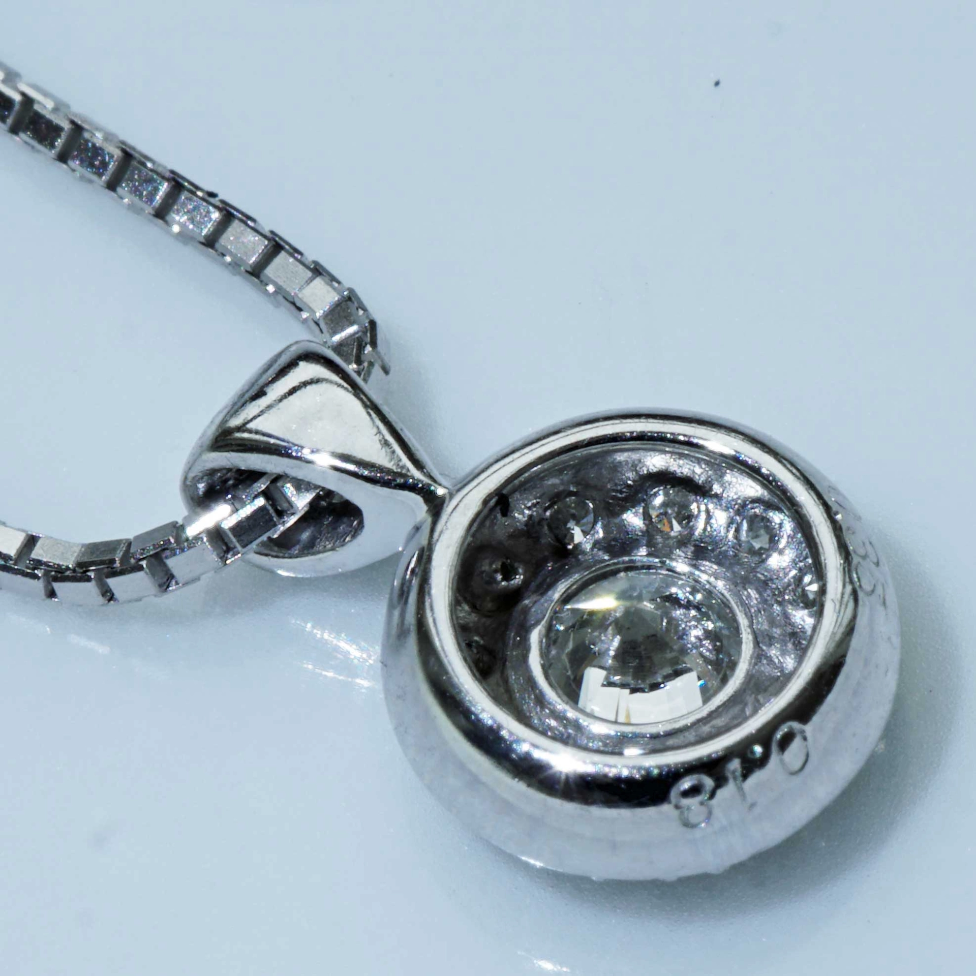 Brilliant Necklace 0.53 ct Solitaire with Halo Palladium 18 kt Whitegold