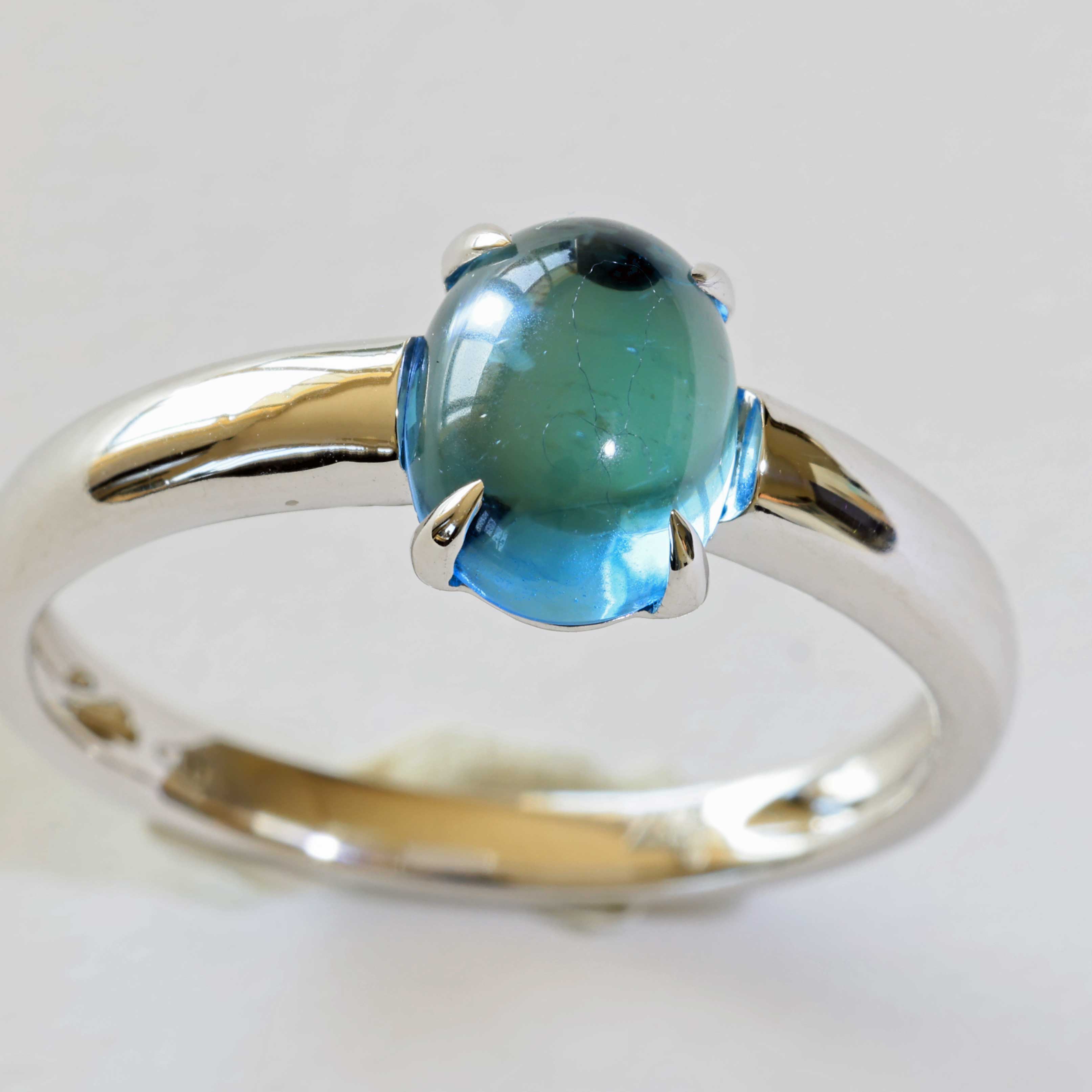 Blue Topaz Ring 750 White Gold Ocean Blue.... sweet Temptation... made in Italy... high-quality