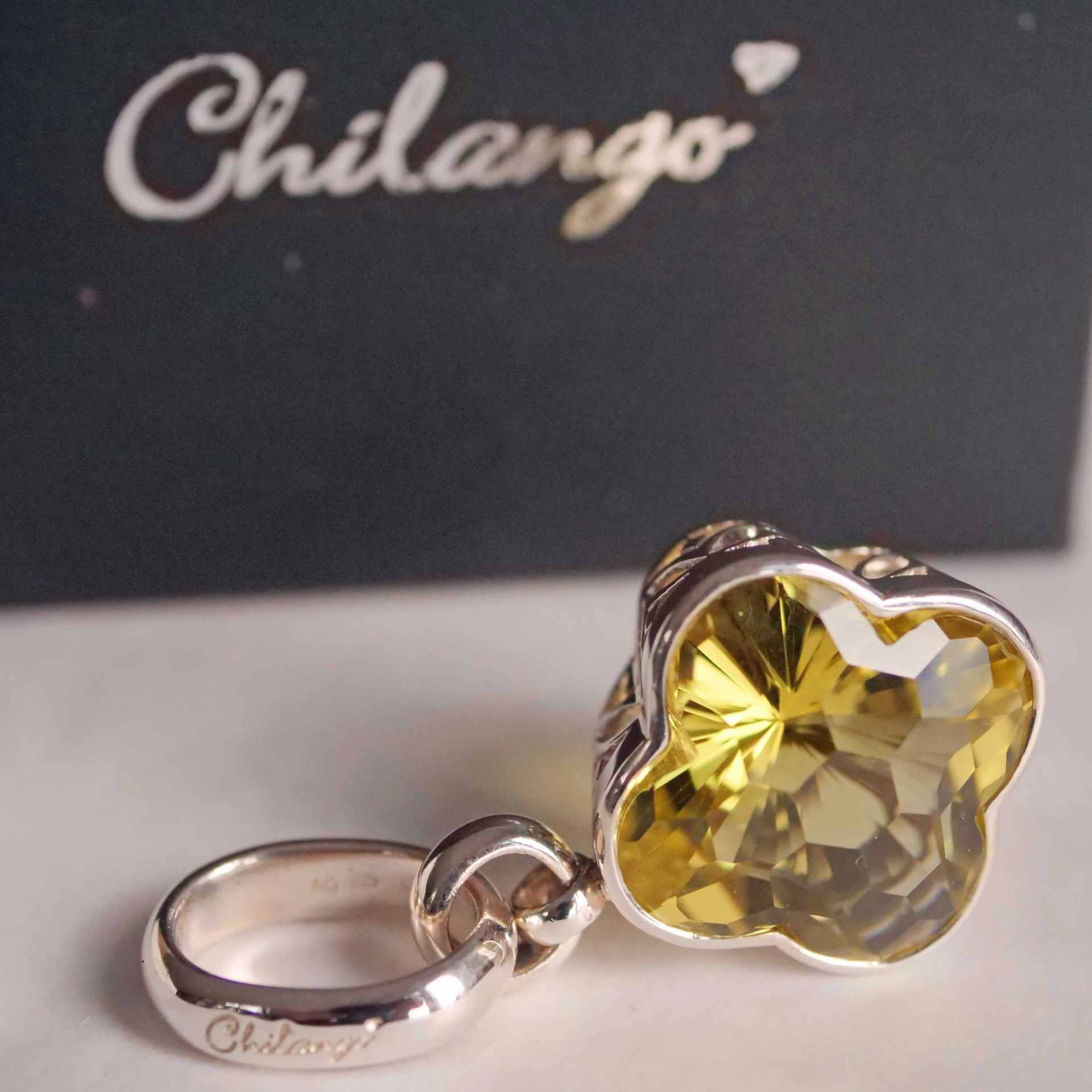 Chilango Pendant Diamond BR Honey Cut with Lemon Quarz cool neon Yellow Color