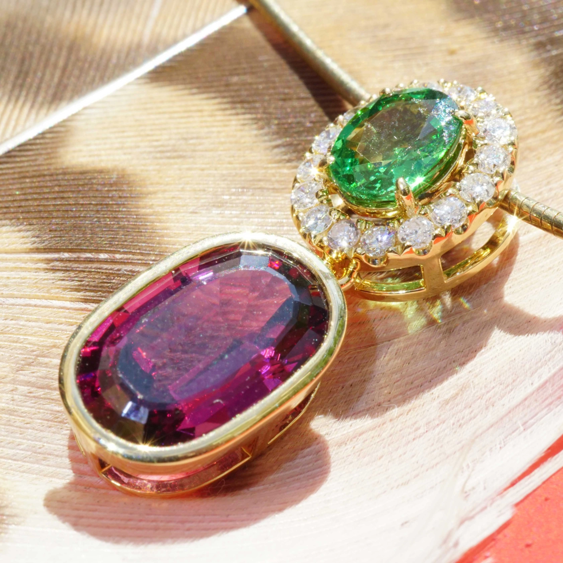 Pendant with fine Garnet Tsavorite and diamonds...red green Combination..phantastic!