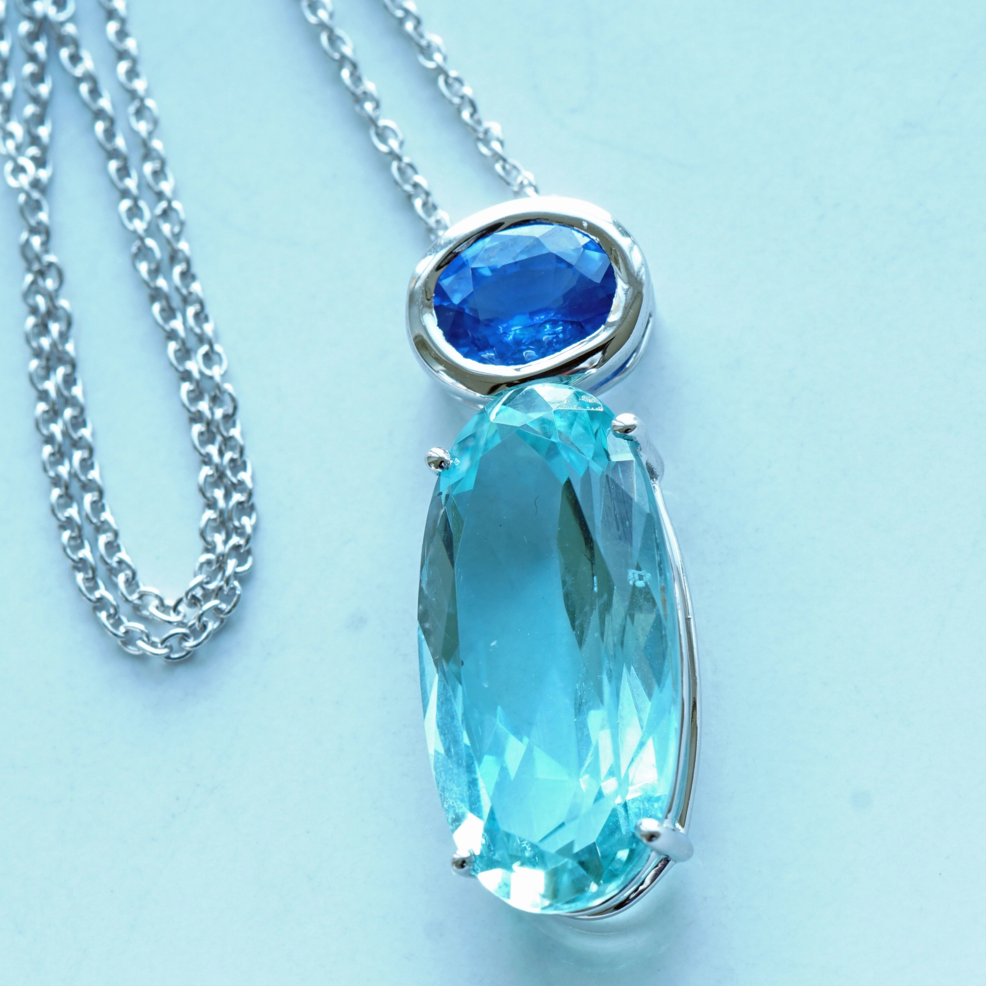 Aquamarin Saphir Anhänger m. Kette 750er Weissgold 4.59 ct 0.69 ct AAA